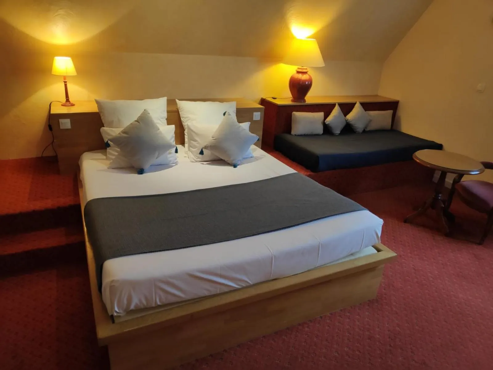 Bed in Logis Hotel Calisola Besançon - Soirée Etape