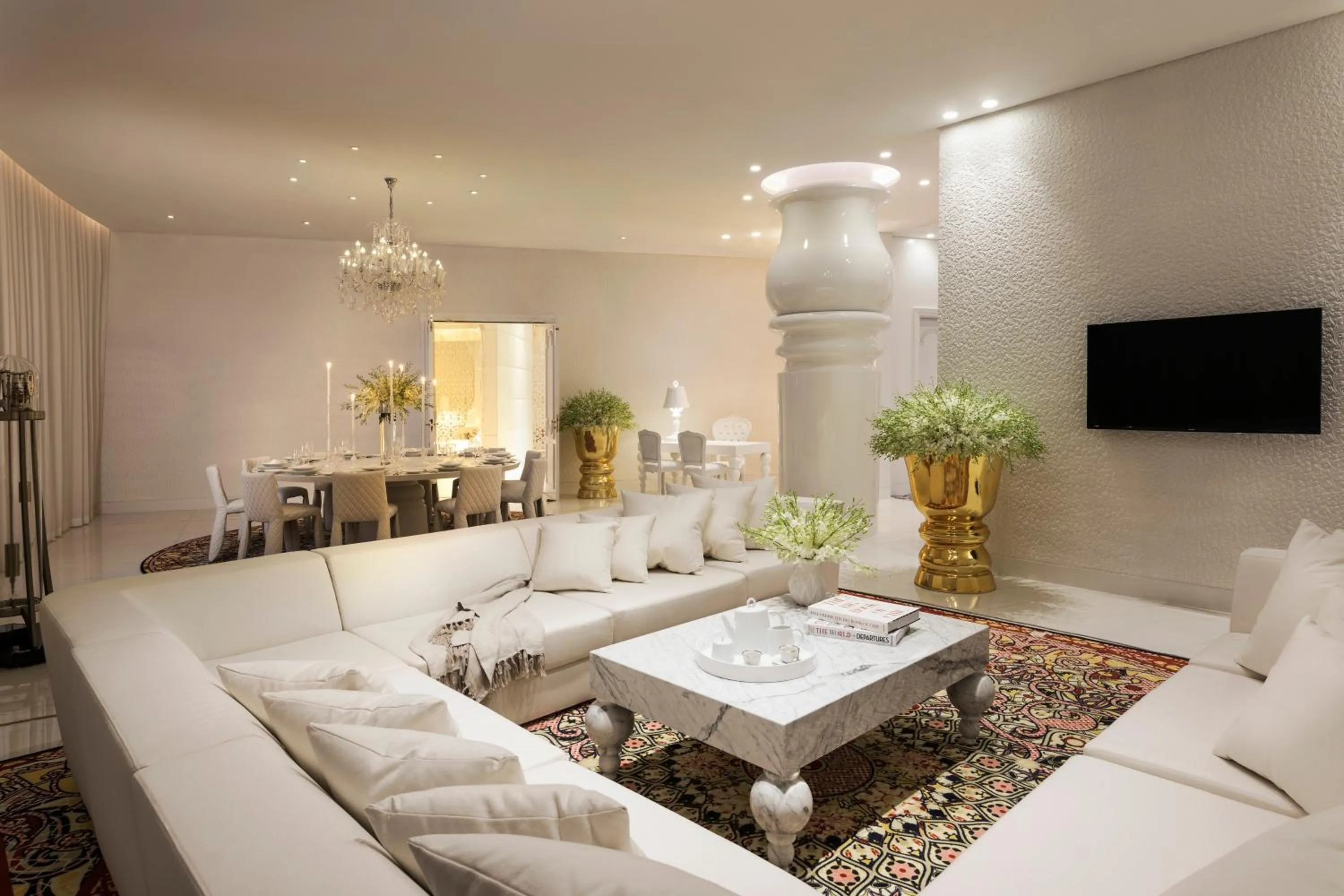 Communal lounge/ TV room in Mondrian Doha