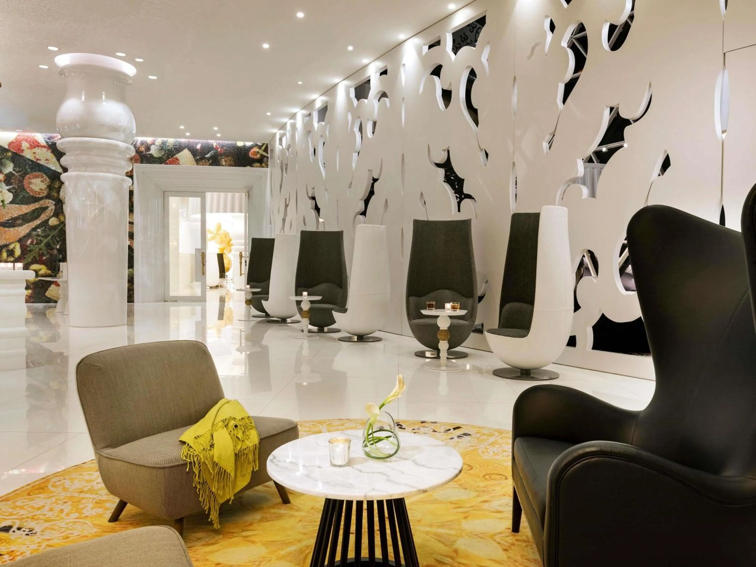 Restaurant/places to eat in Mondrian Doha