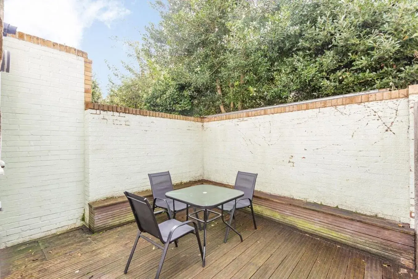 Three-Bedroom House in Sunny Terrace By Kasar Stays Three-Bedroom House in Sunny Terrace By Kasar Stays