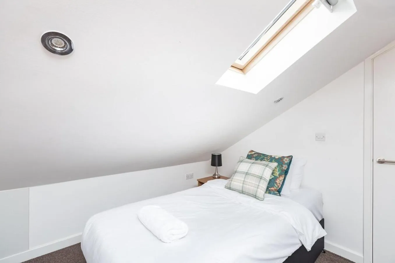 Bedroom in Sunny Terrace By Kasar Stays