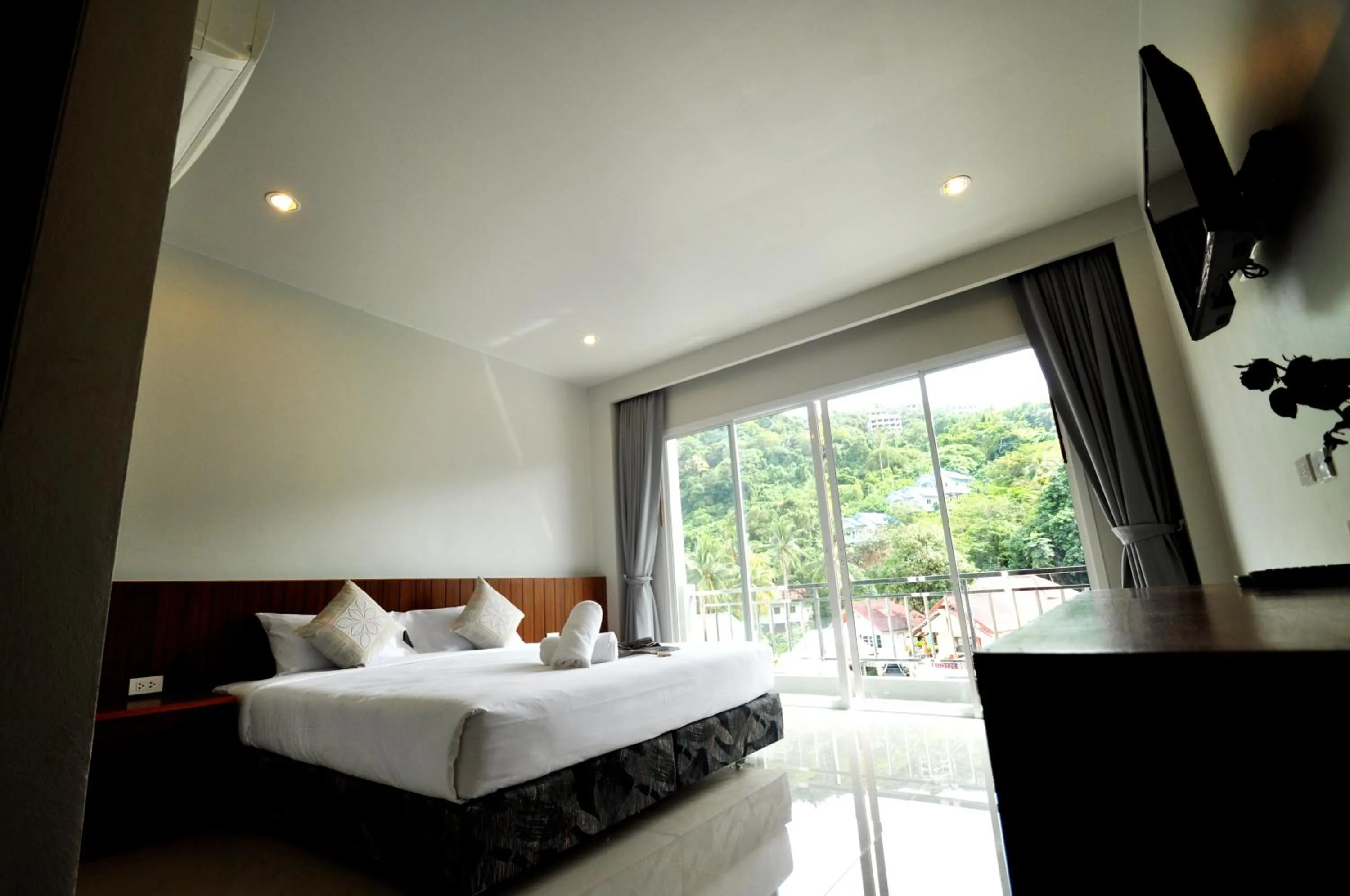 Photo of the whole room, Bed in Choophorn House SHA