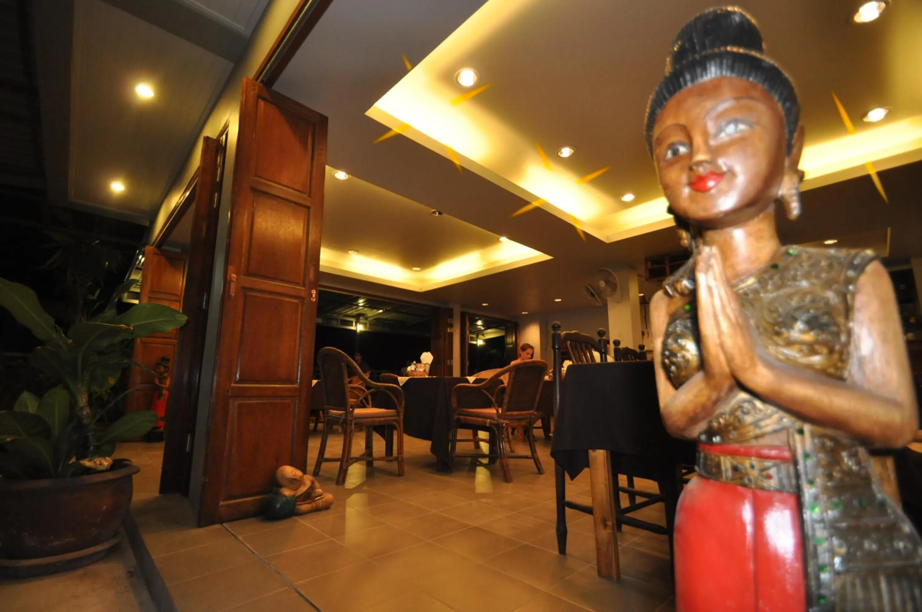 Restaurant/places to eat in Choophorn House SHA