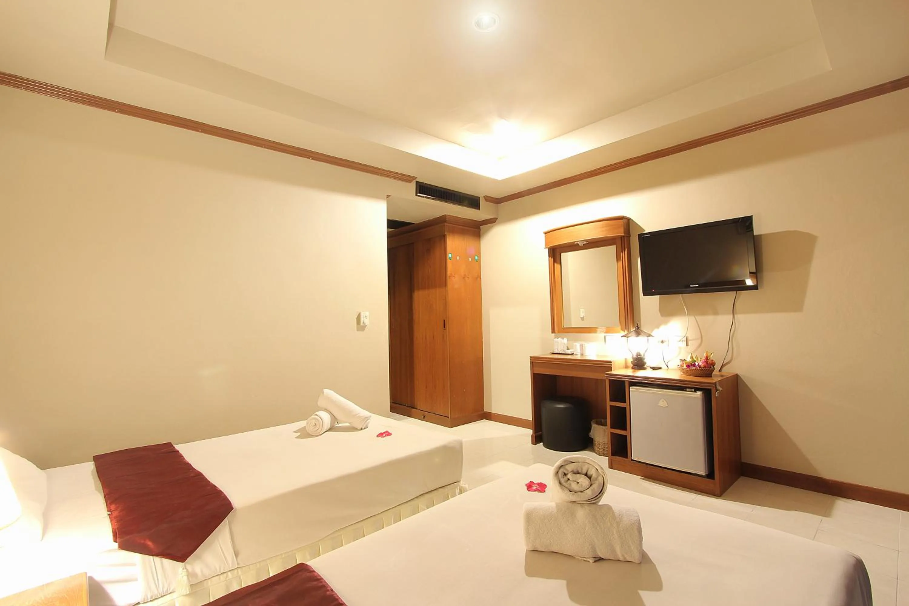 Photo of the whole room, Bed in Choophorn House SHA