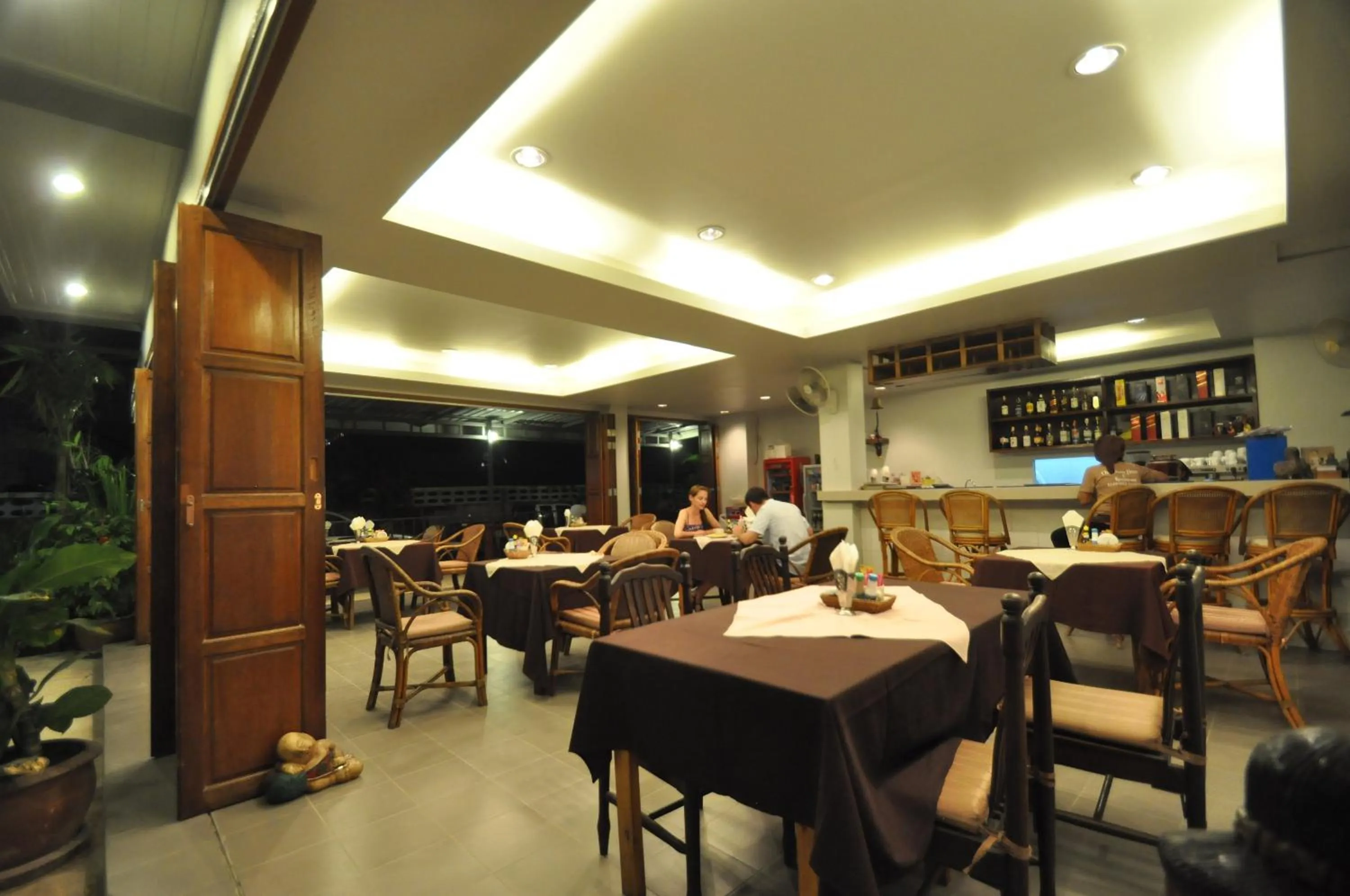 Restaurant/places to eat in Choophorn House SHA