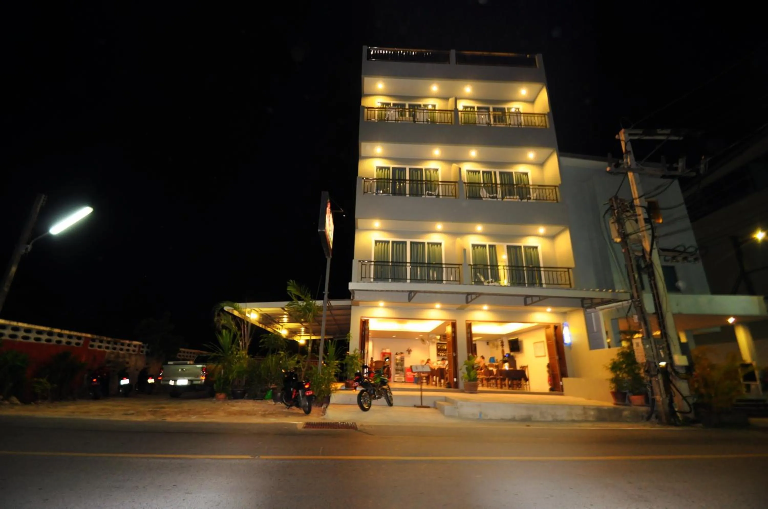 Facade/entrance in Choophorn House SHA