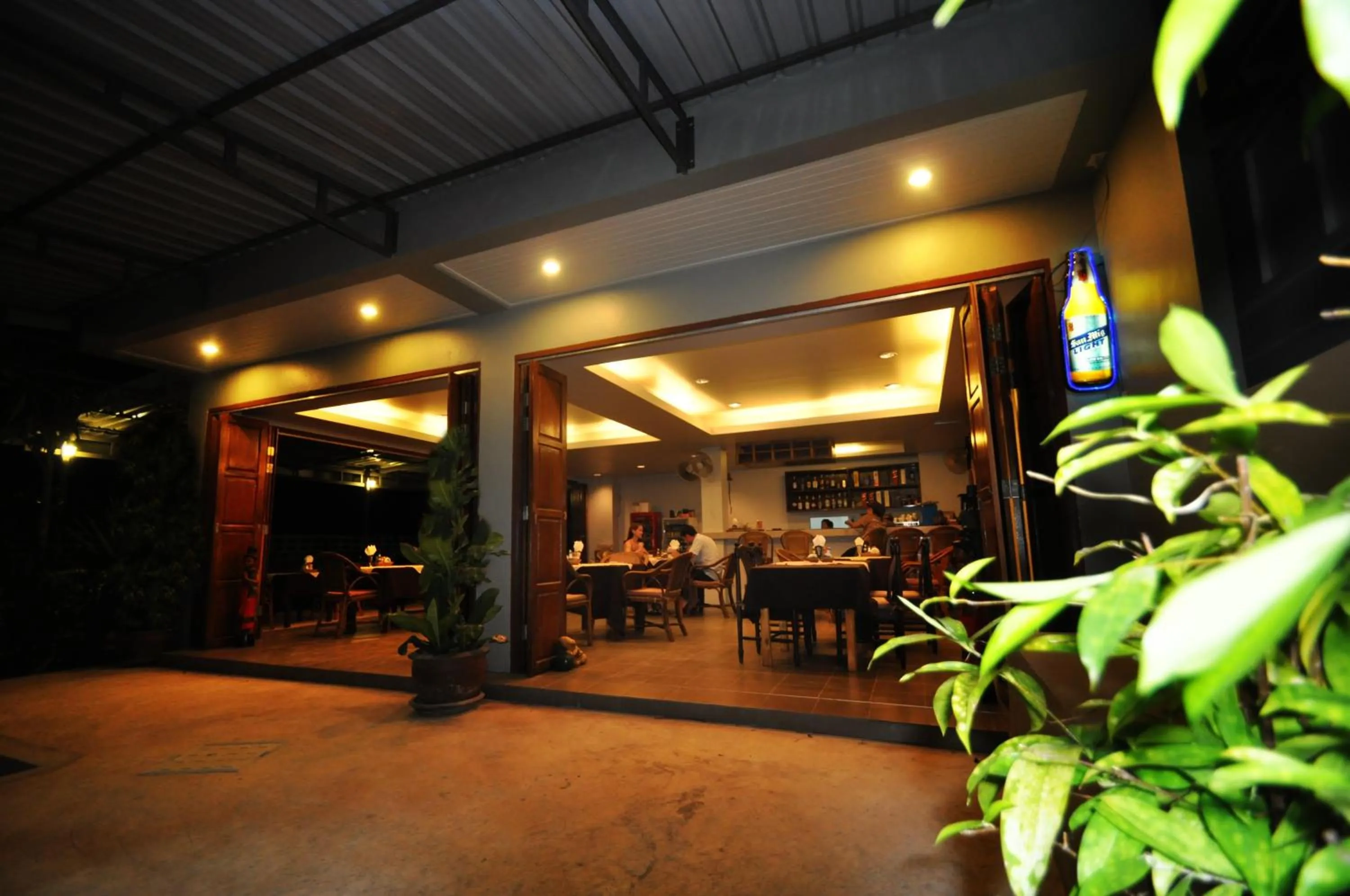 Restaurant/places to eat in Choophorn House SHA