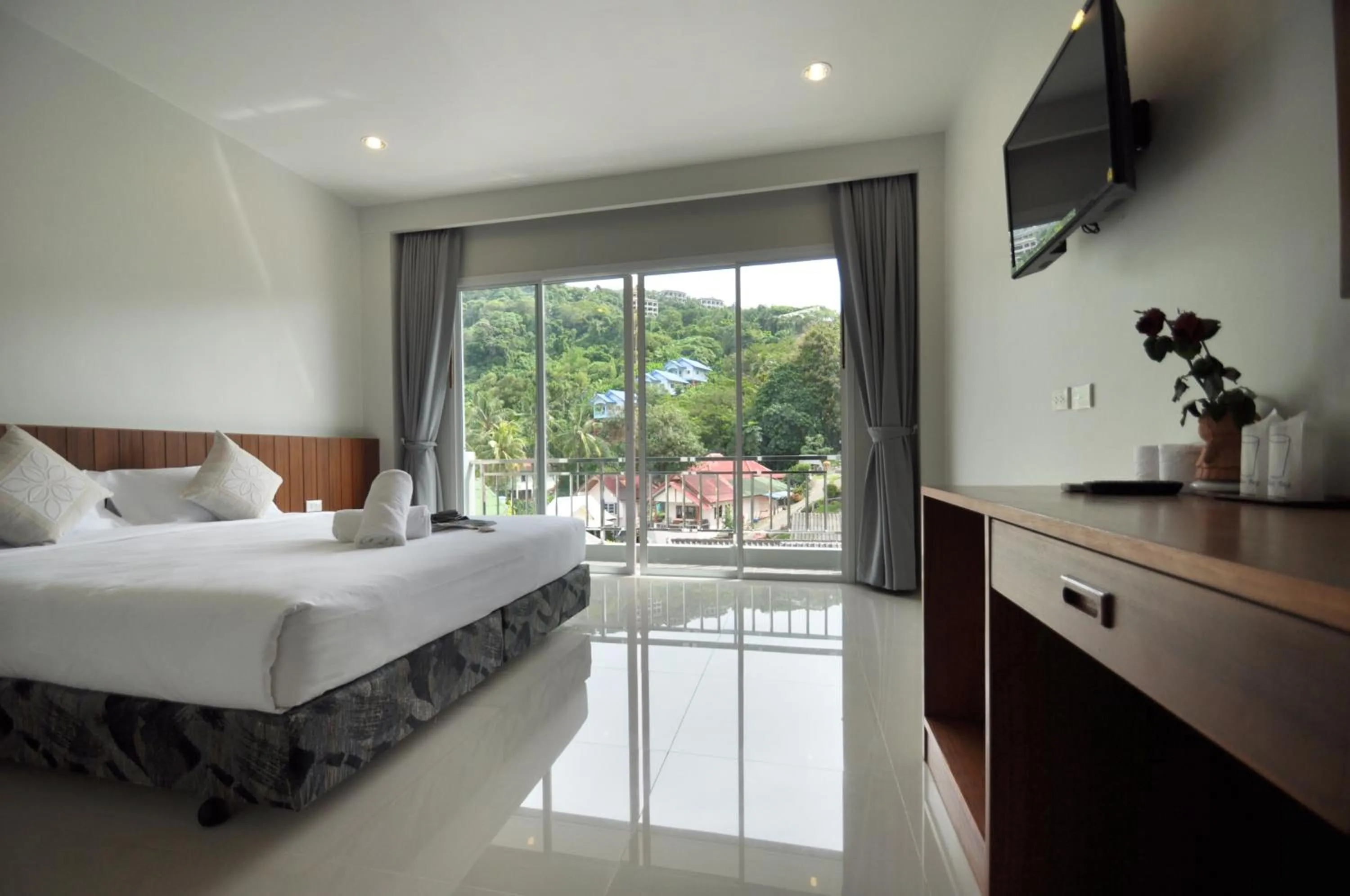 Photo of the whole room, Bed in Choophorn House SHA