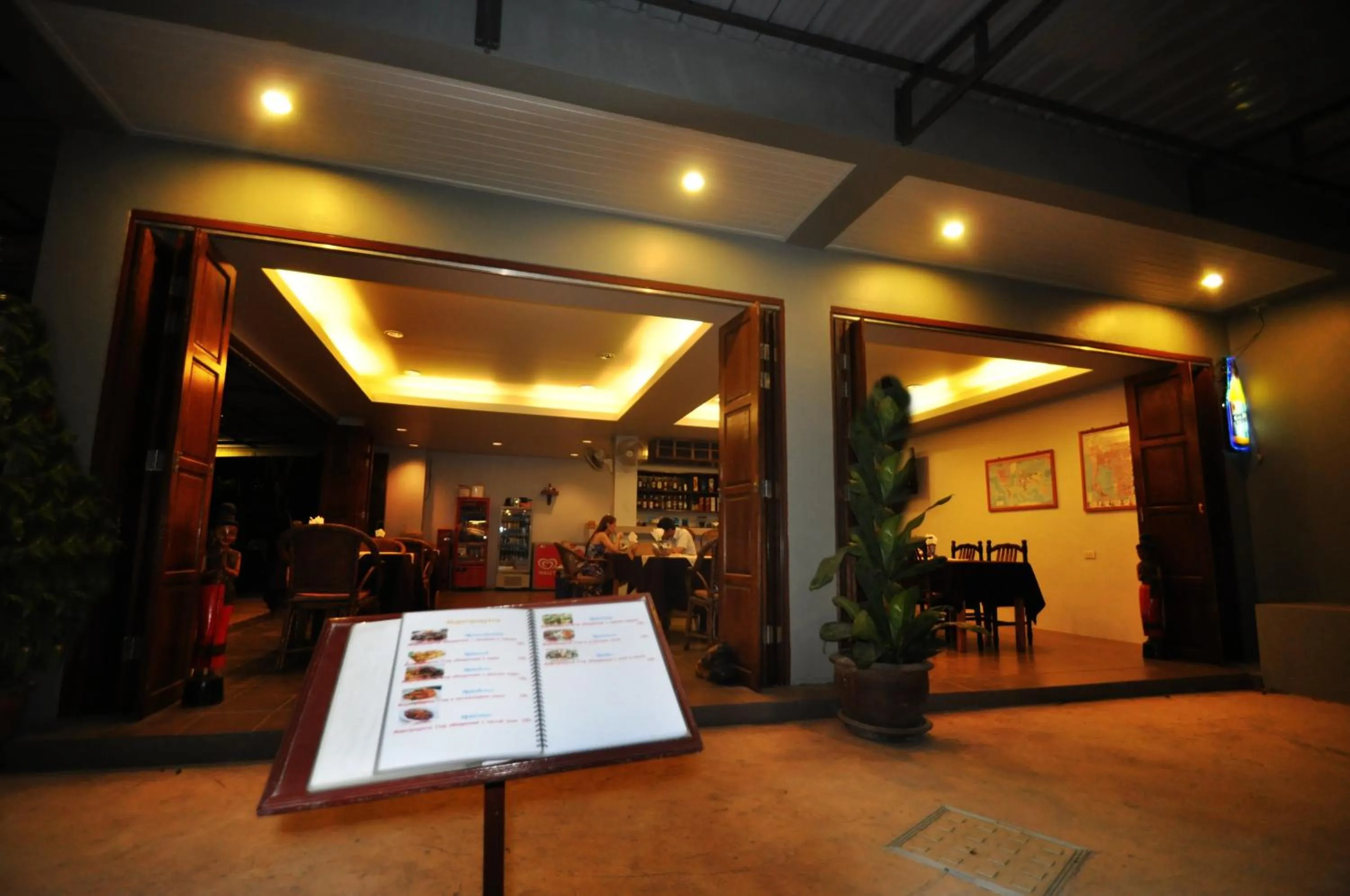 Restaurant/places to eat in Choophorn House SHA