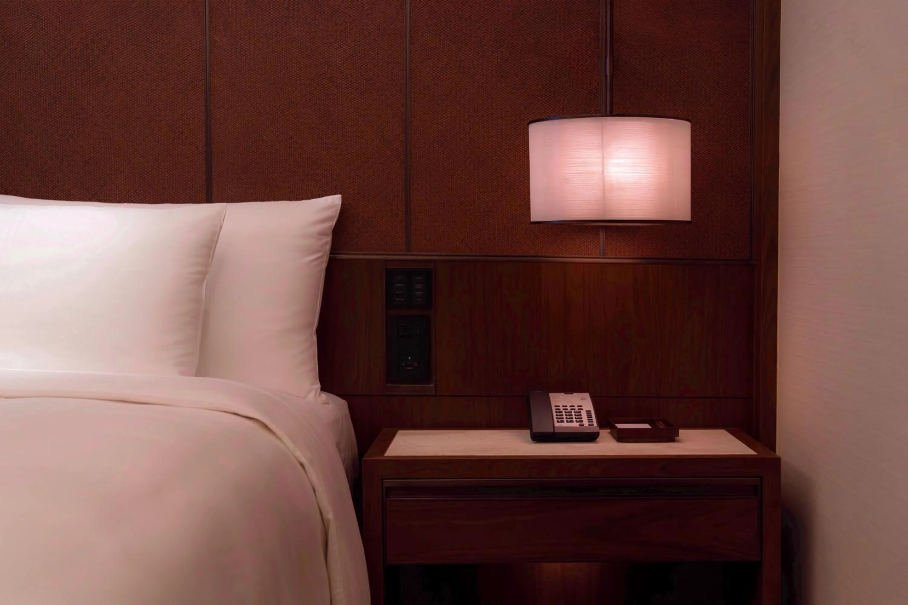 Bedroom, Bed in Grand Hyatt Singapore