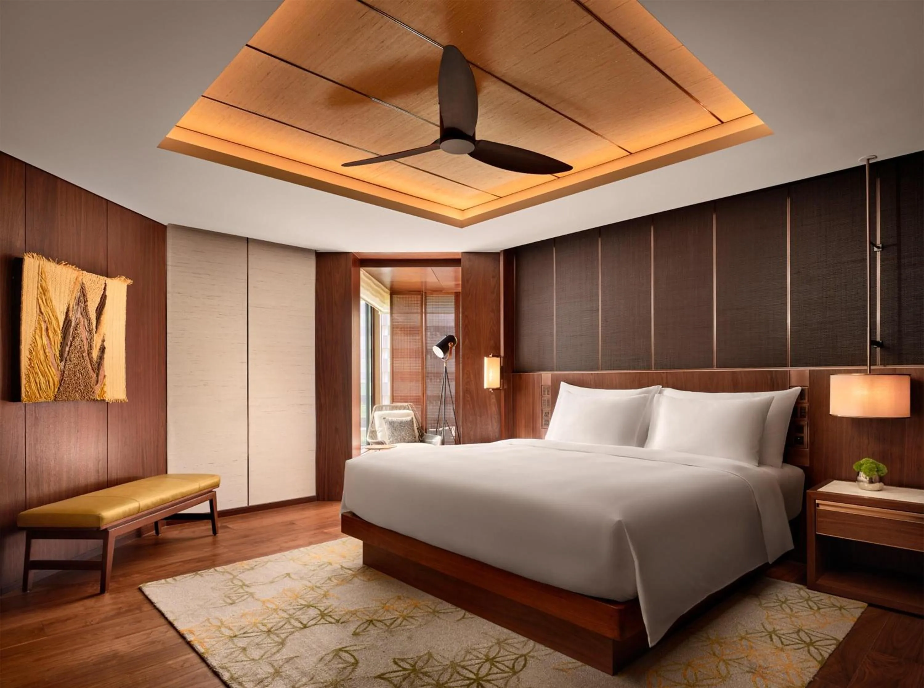 Photo of the whole room, Bed in Grand Hyatt Singapore