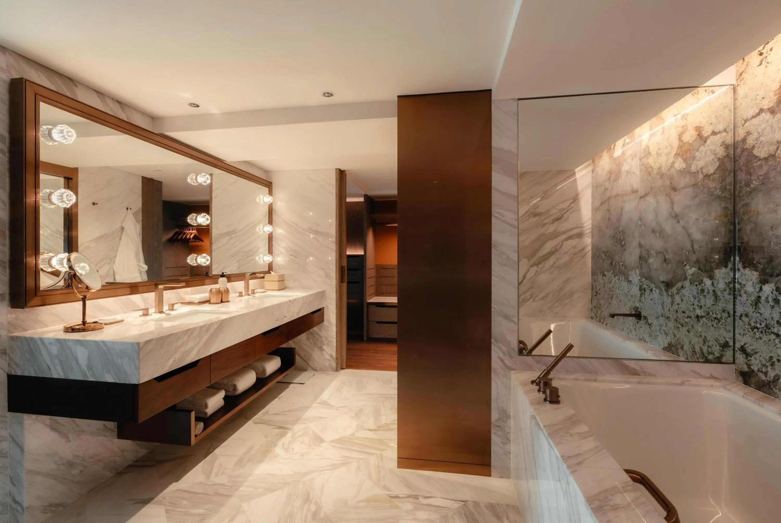 Bathroom, Bed in Grand Hyatt Singapore