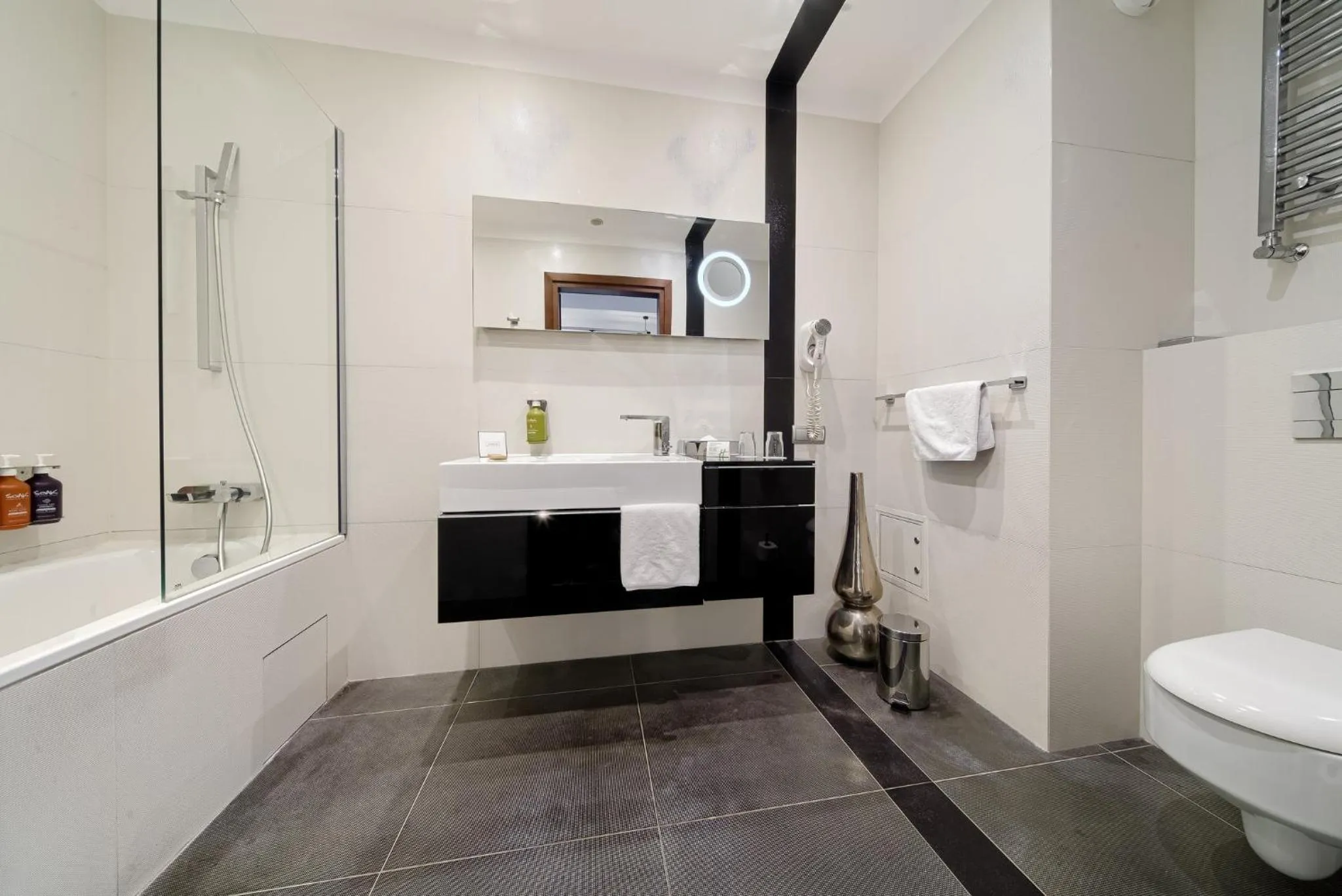 Toilet in Qubus Hotel Bydgoszcz