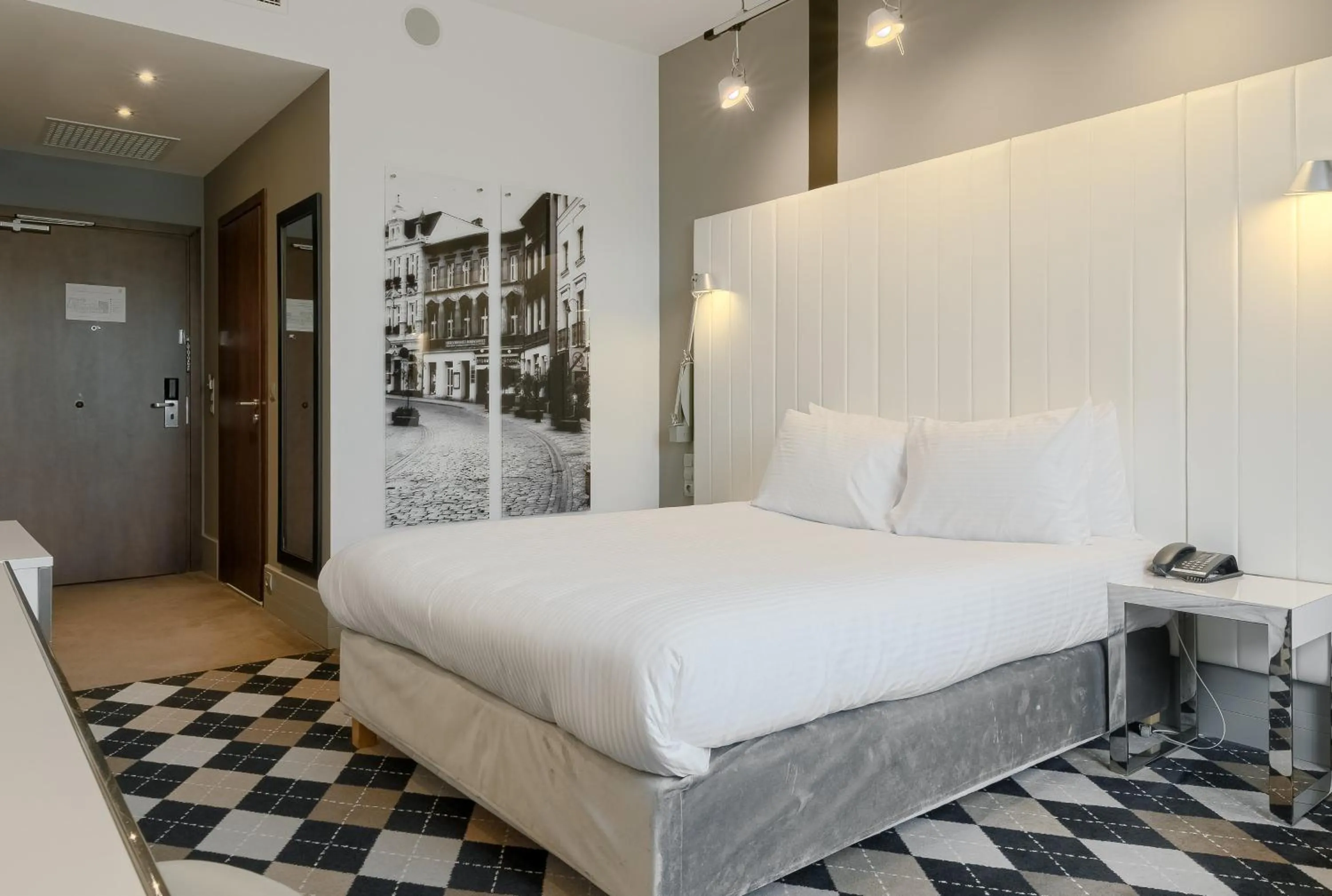 Photo of the whole room, Bed in Qubus Hotel Bydgoszcz