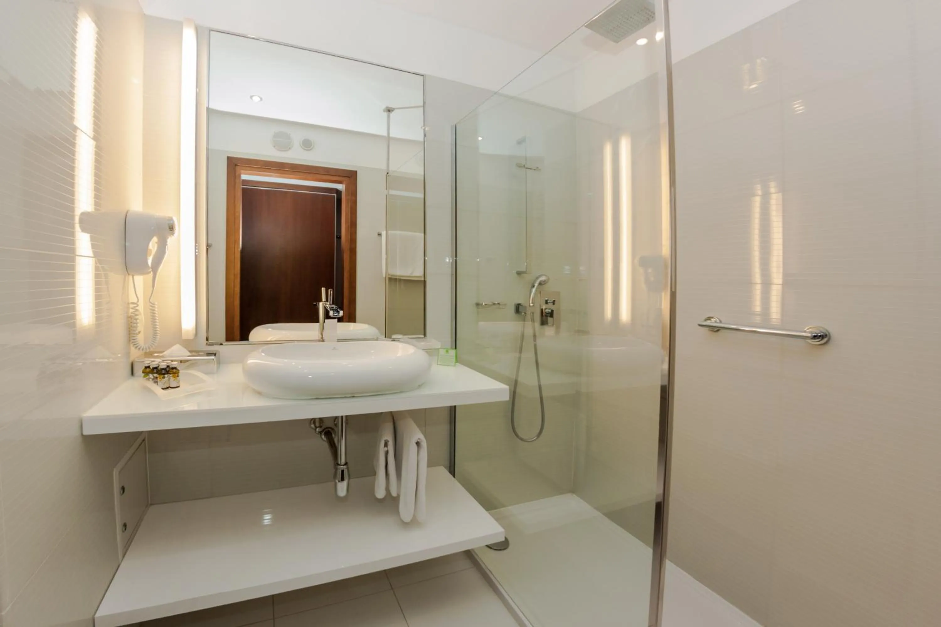 Shower in Qubus Hotel Bydgoszcz