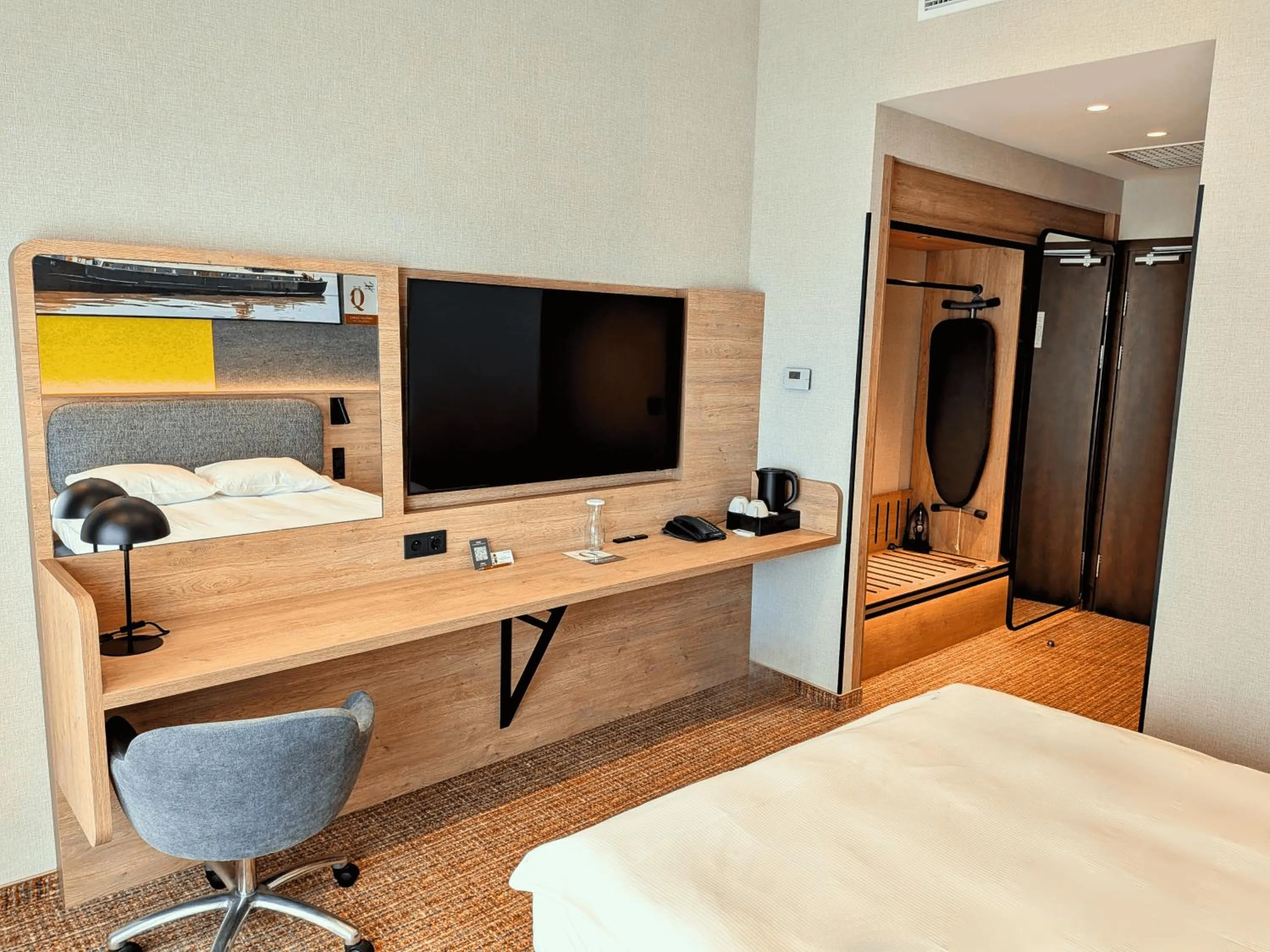TV and multimedia, Bed in Qubus Hotel Bydgoszcz