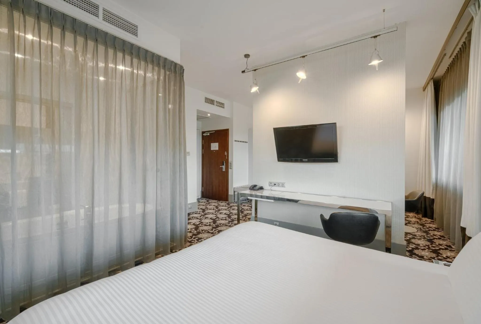 Photo of the whole room, Bed in Qubus Hotel Bydgoszcz