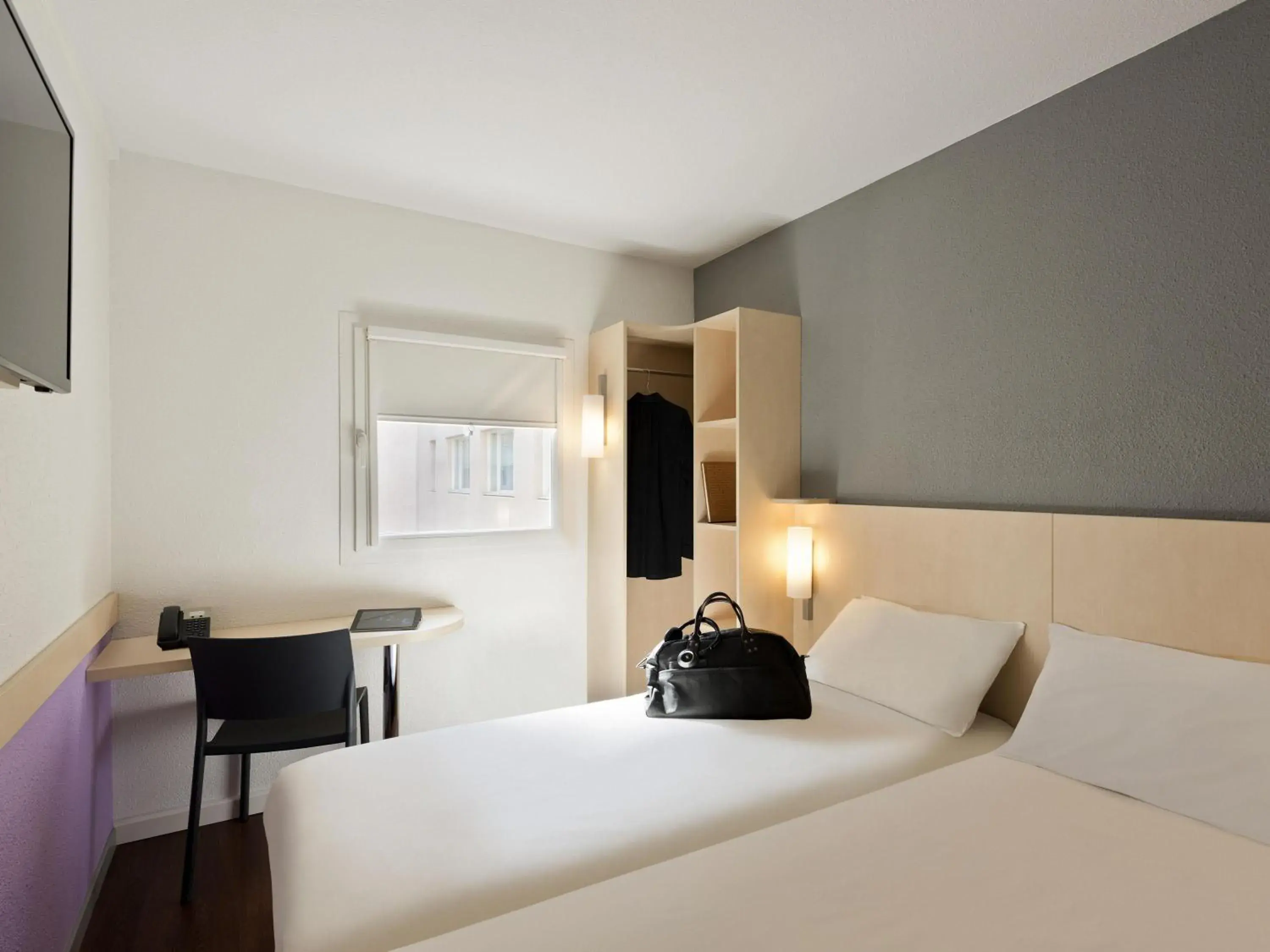 Twin Room in ibis budget Cannes Centre Ville Twin Room in ibis budget Cannes Centre Ville