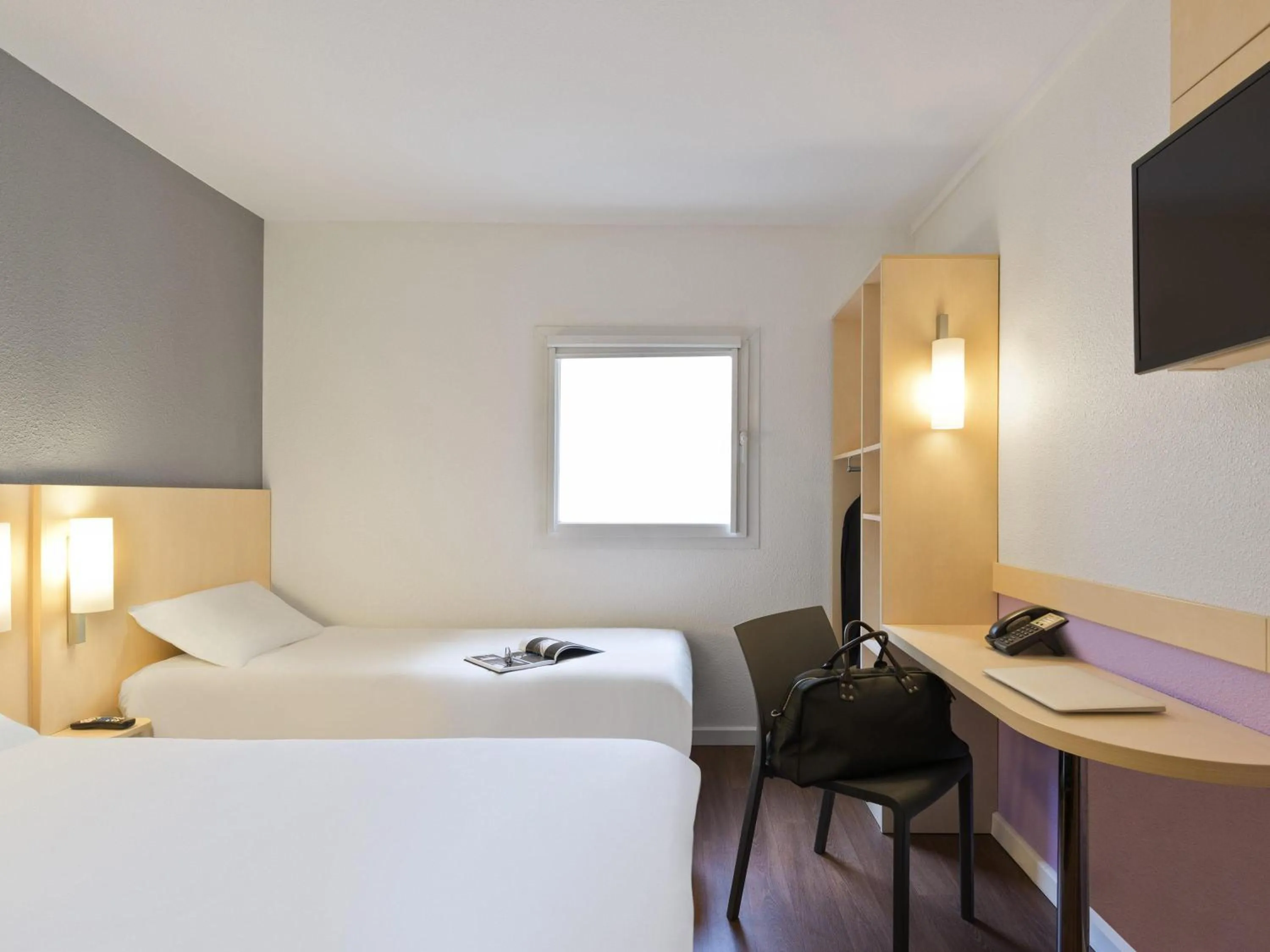 Bedroom, Bed in ibis budget Cannes Centre Ville