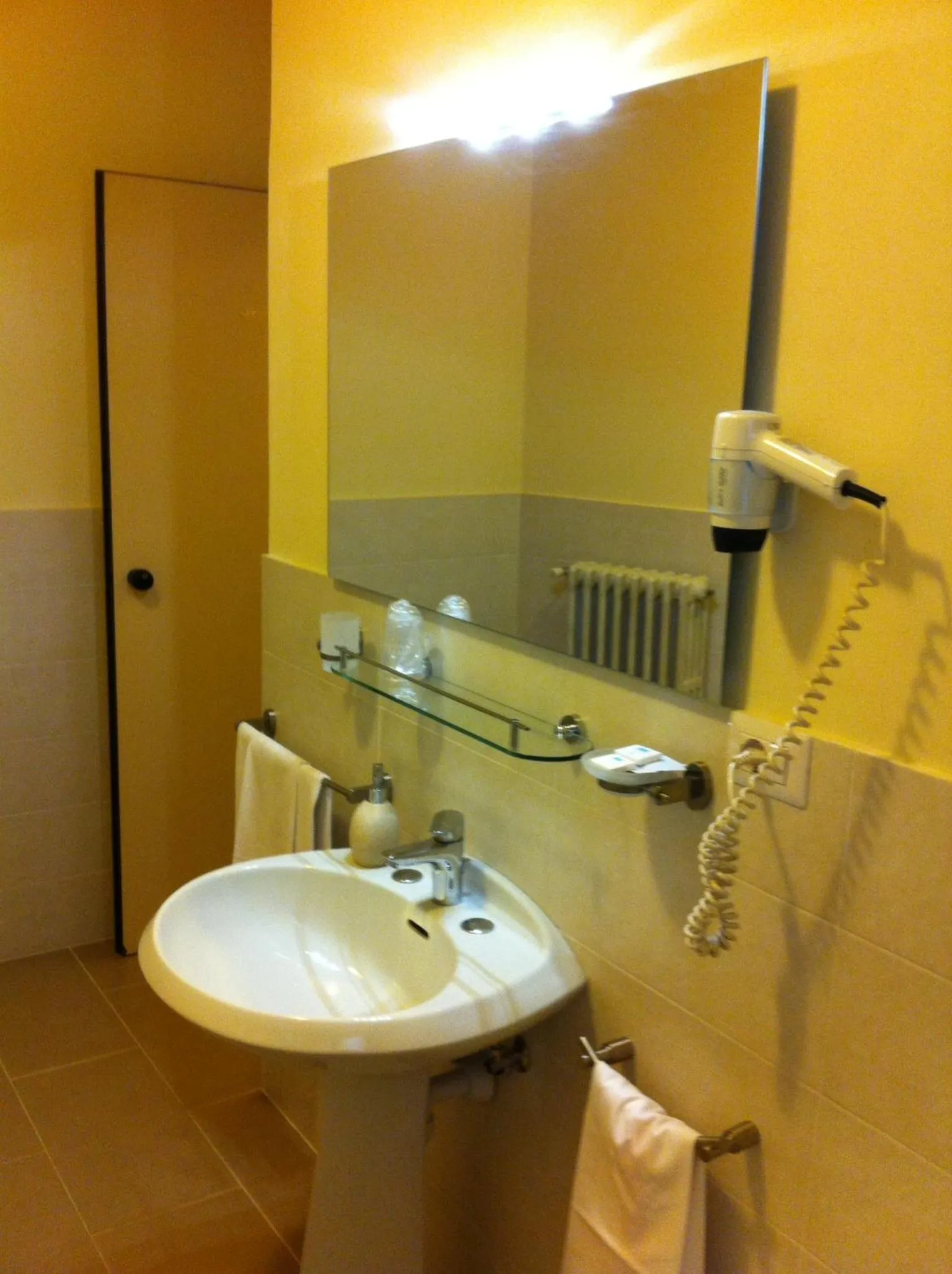 Bathroom in Albergo Il Cochino