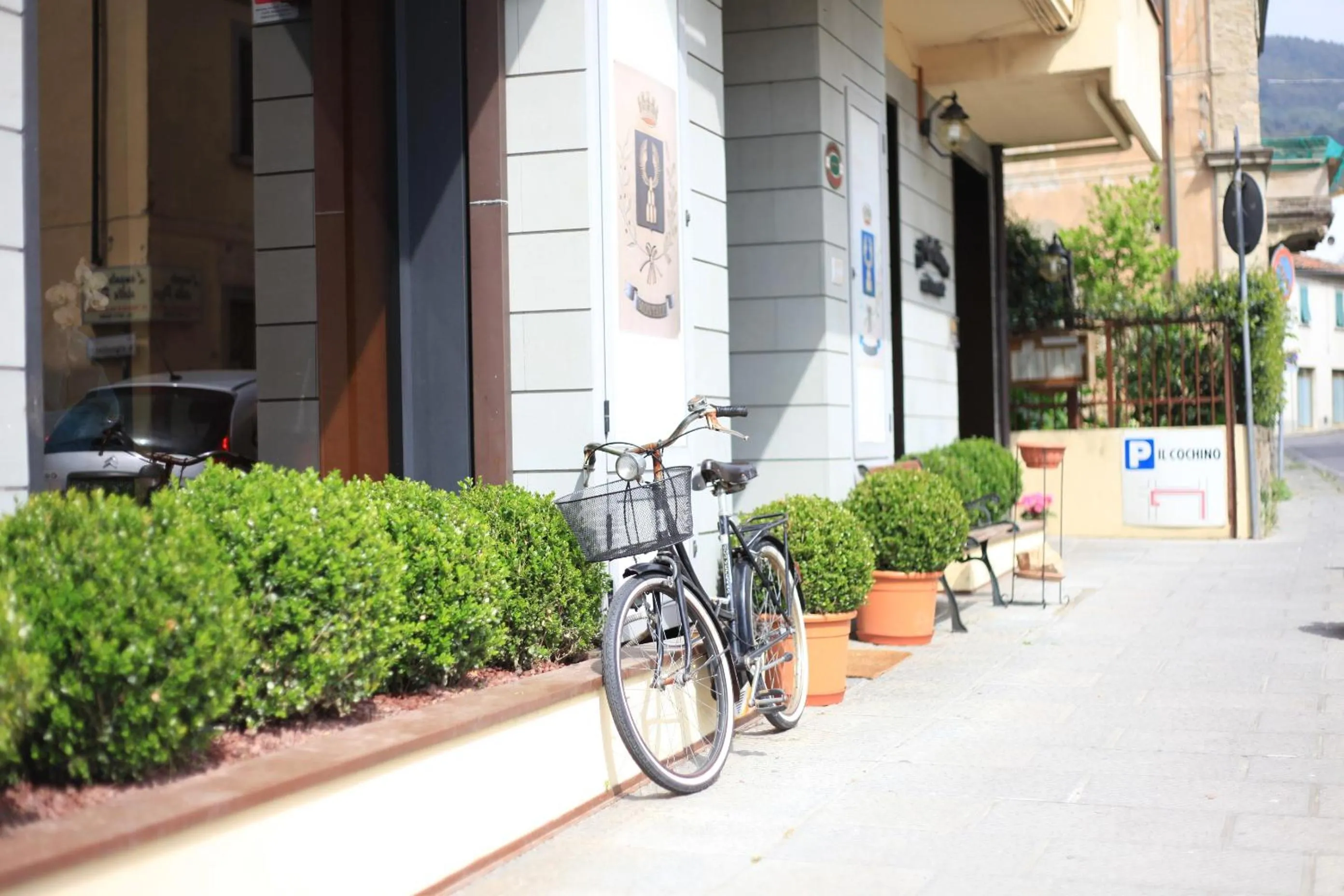 Facade/entrance in Albergo Il Cochino