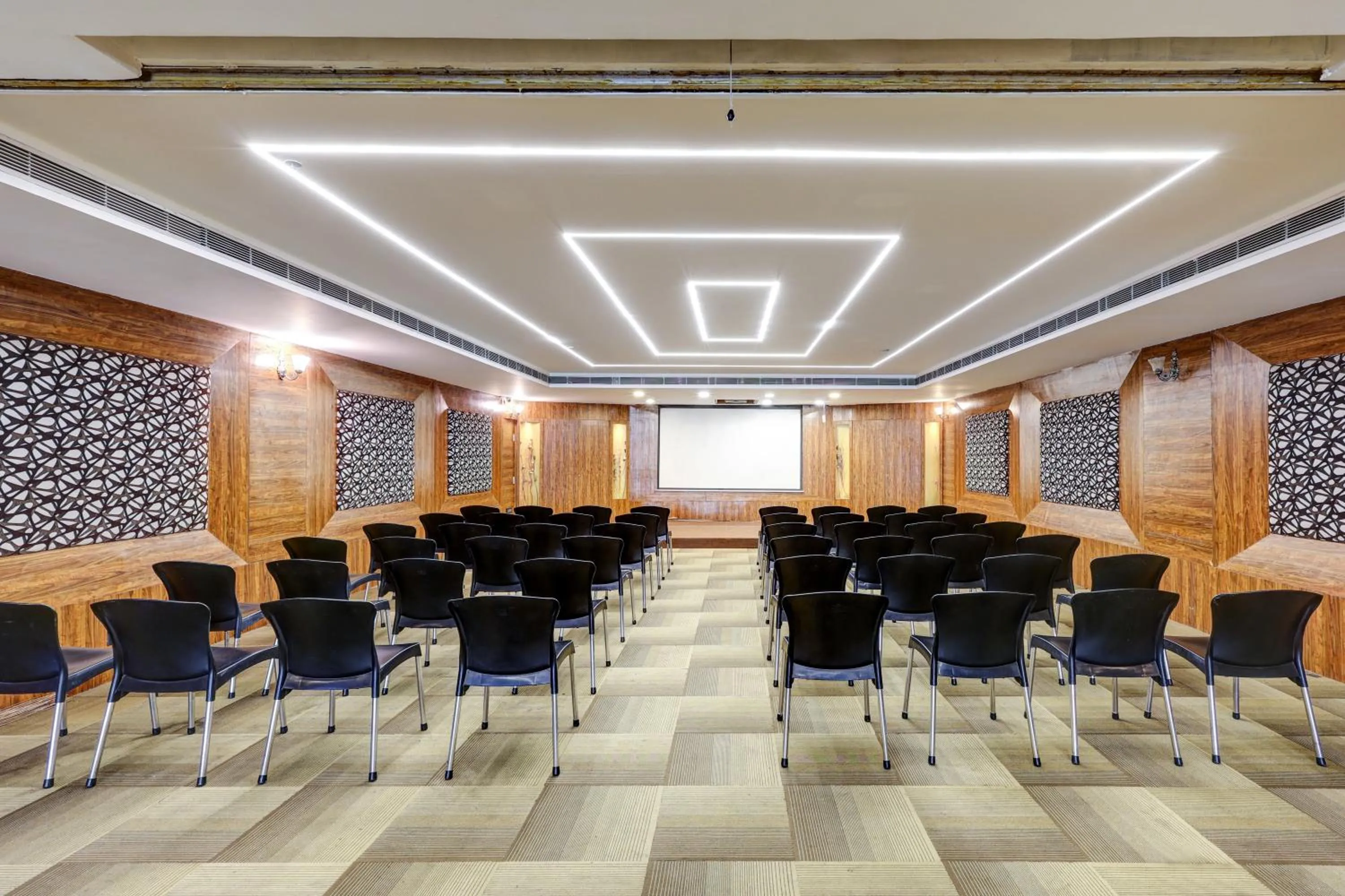 Banquet/Function facilities in Treebo Blak & Wite Rk Beach
