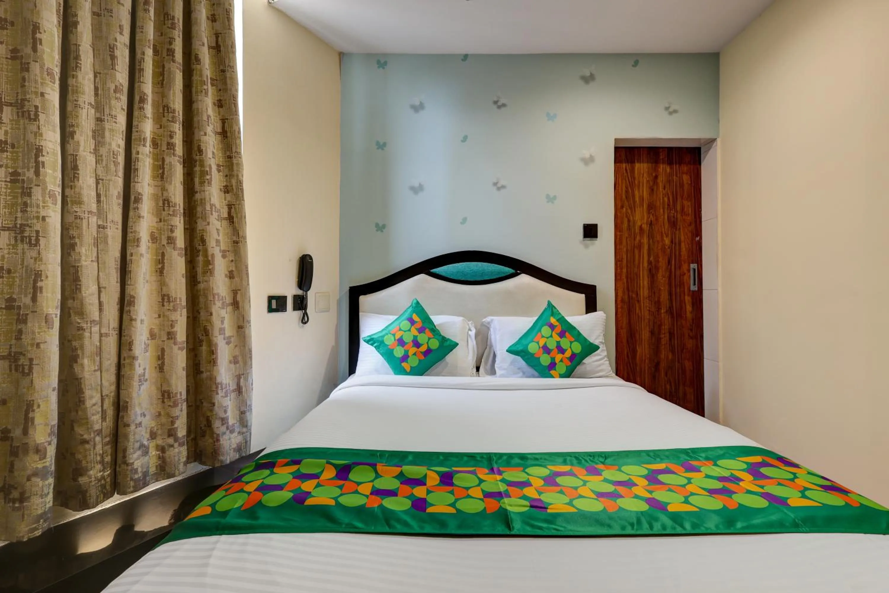 Bedroom in Treebo Blak & Wite Rk Beach