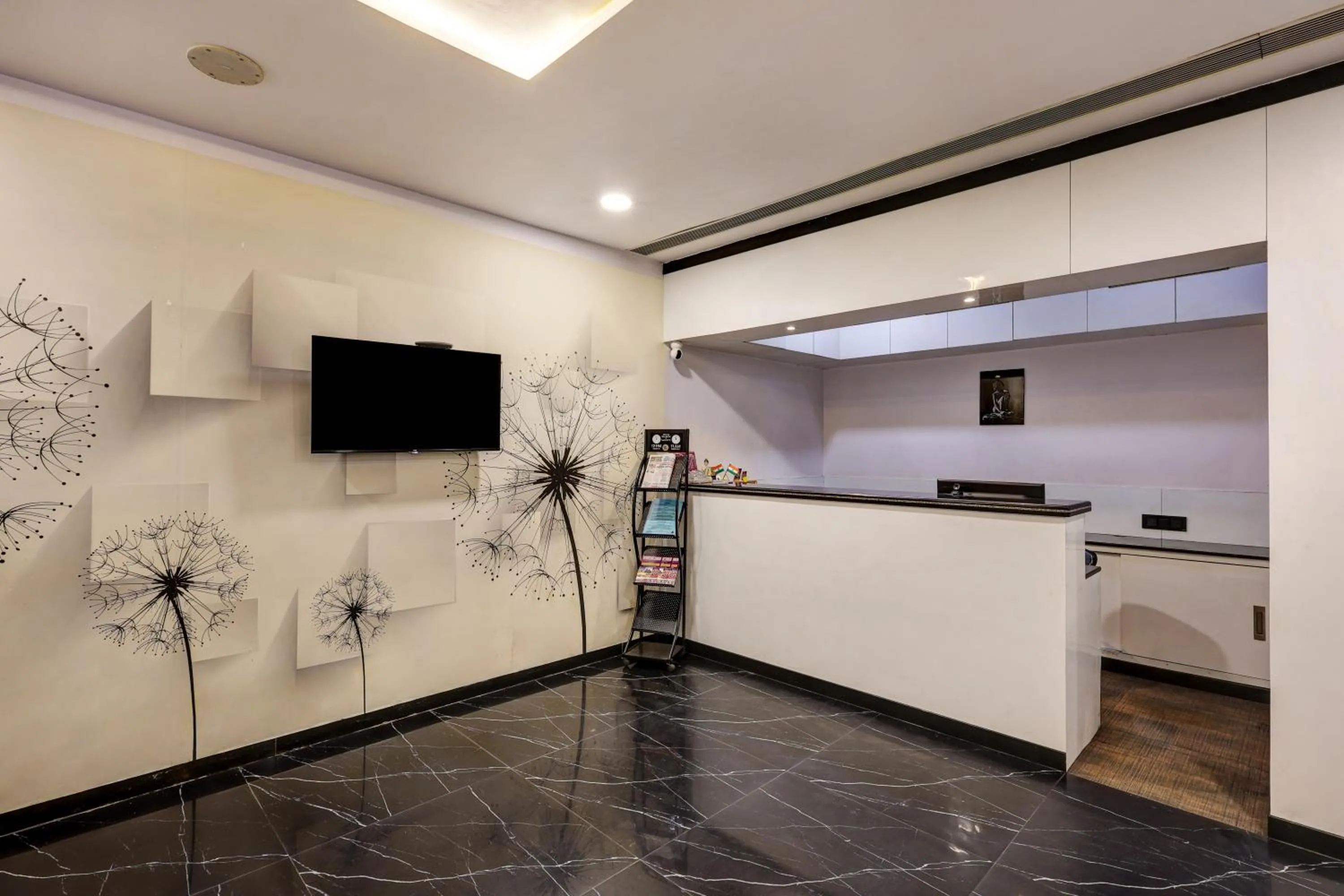 Lobby or reception in Treebo Blak & Wite Rk Beach