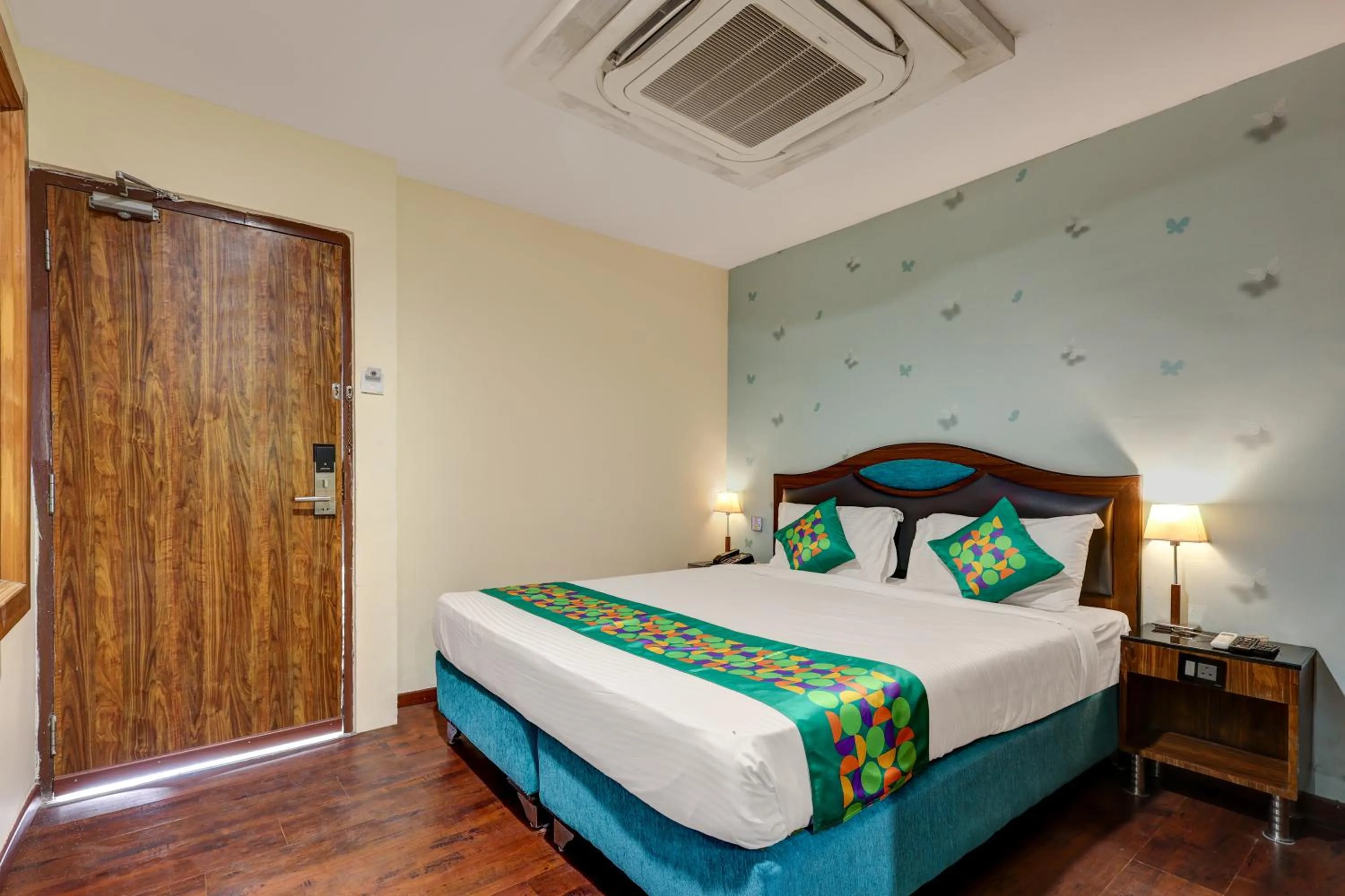 Bedroom in Treebo Blak & Wite Rk Beach