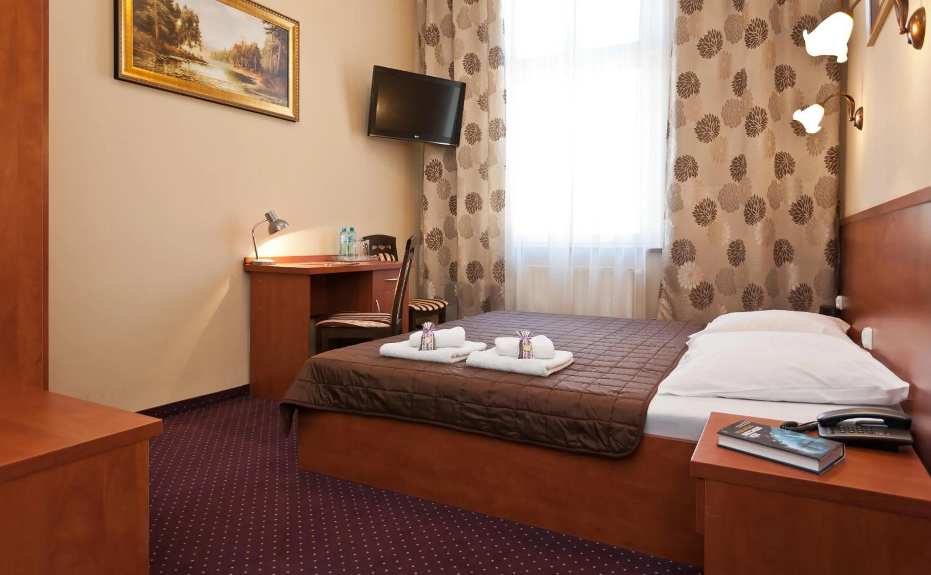 Bed in Hotel Maksymilian