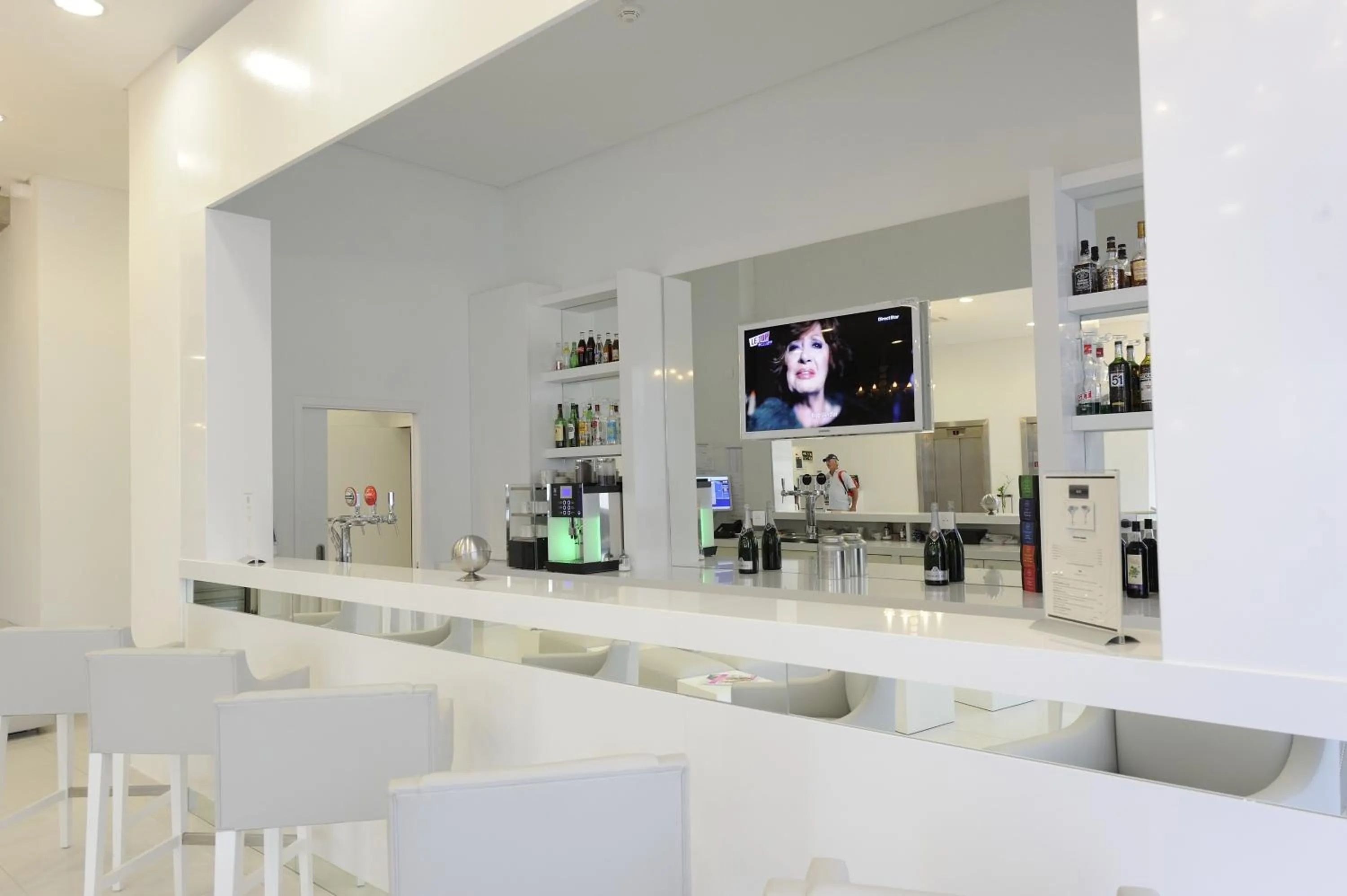 Lounge or bar in Kyriad Prestige Perpignan Centre Gare