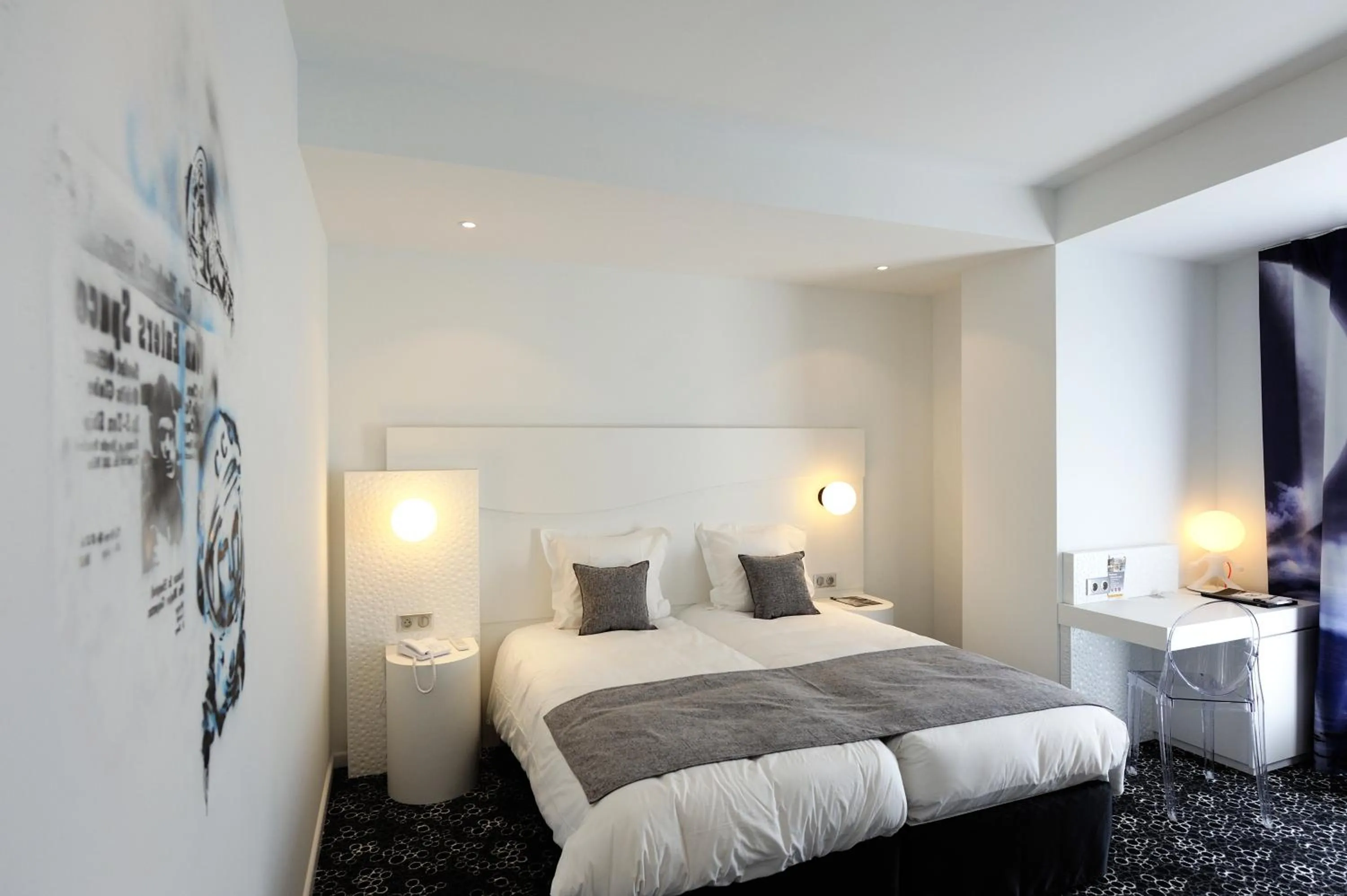 Bed in Kyriad Prestige Perpignan Centre Gare