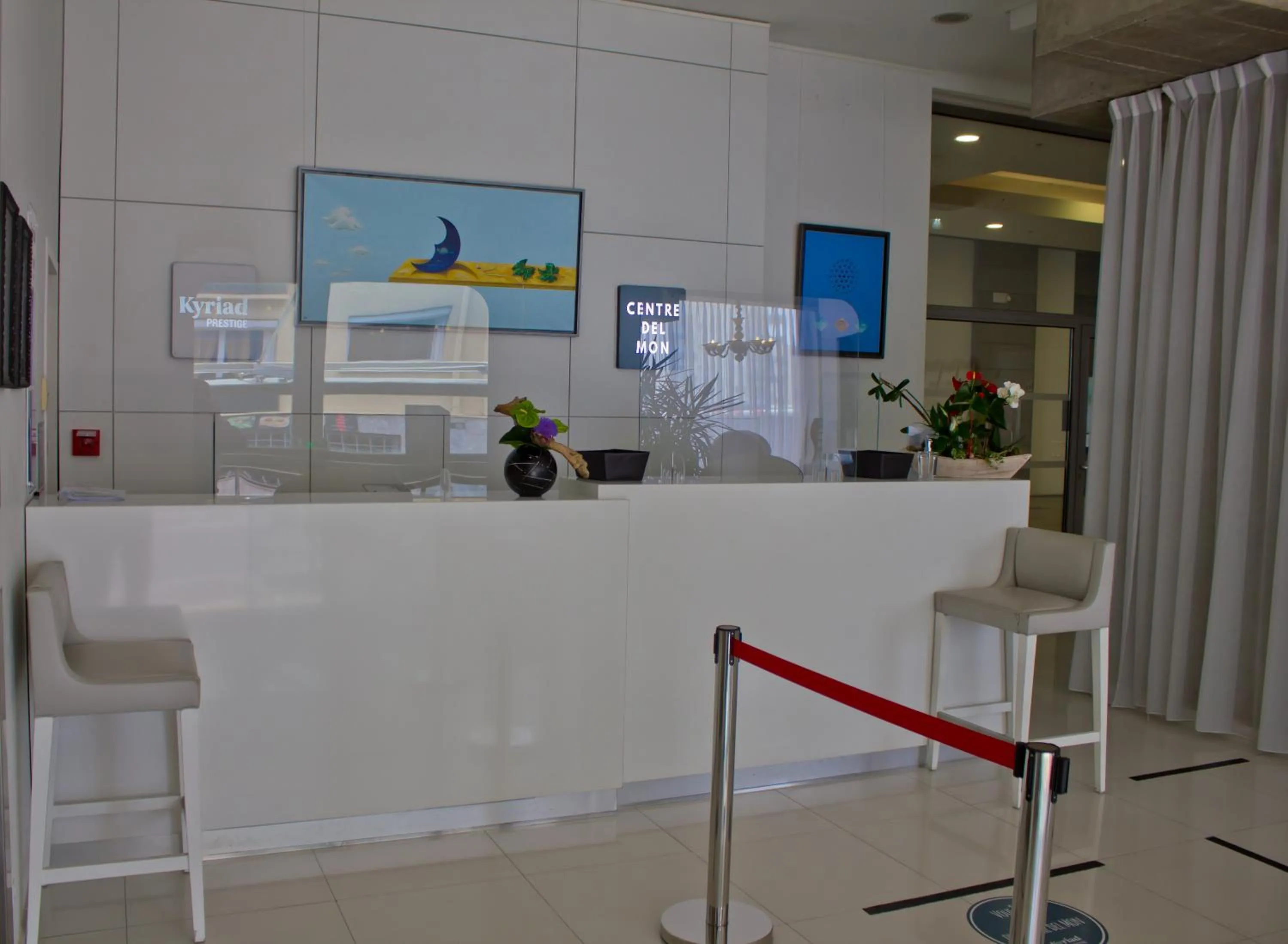 Lobby or reception in Kyriad Prestige Perpignan Centre Gare