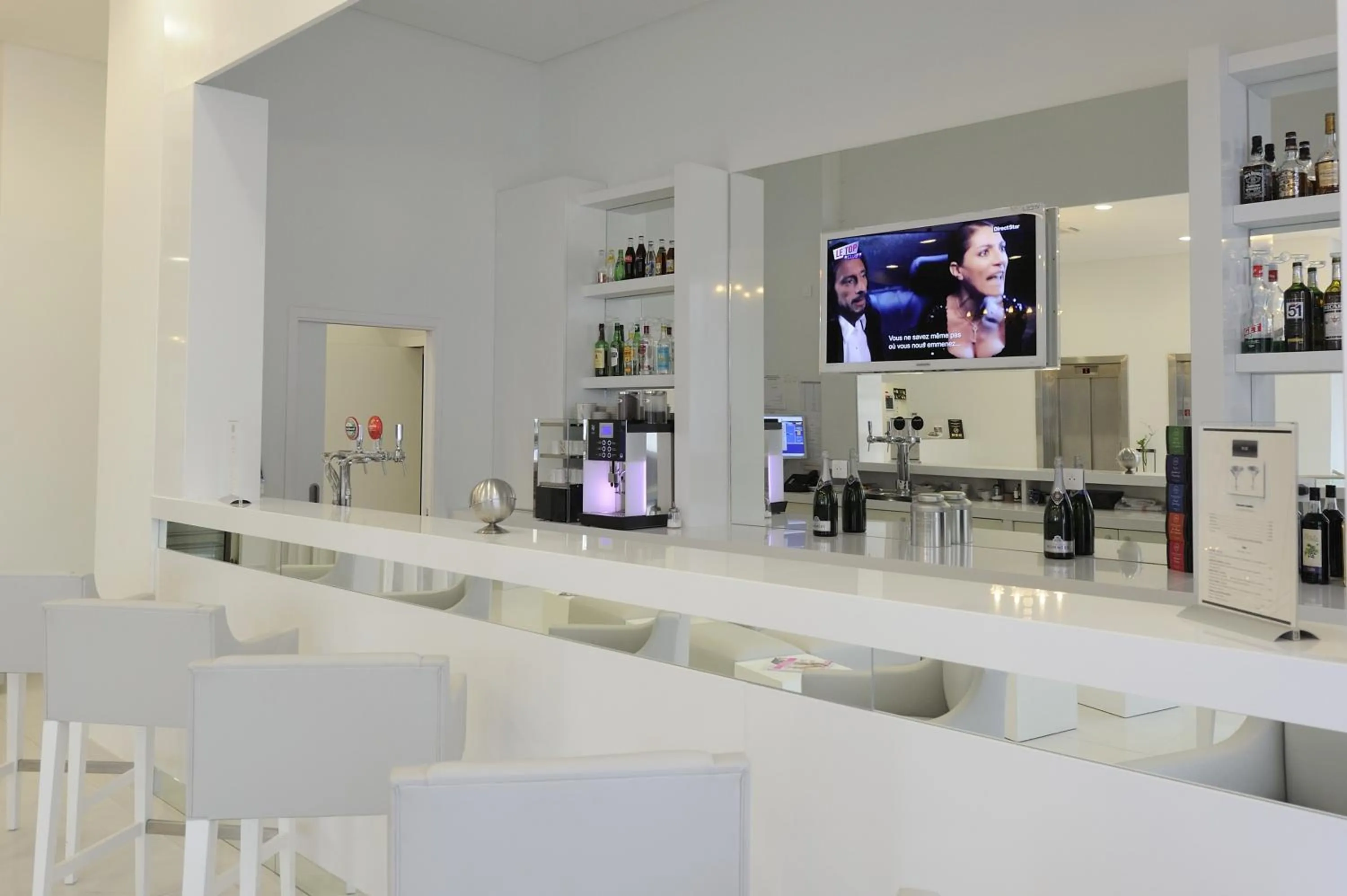 Lounge or bar in Kyriad Prestige Perpignan Centre Gare