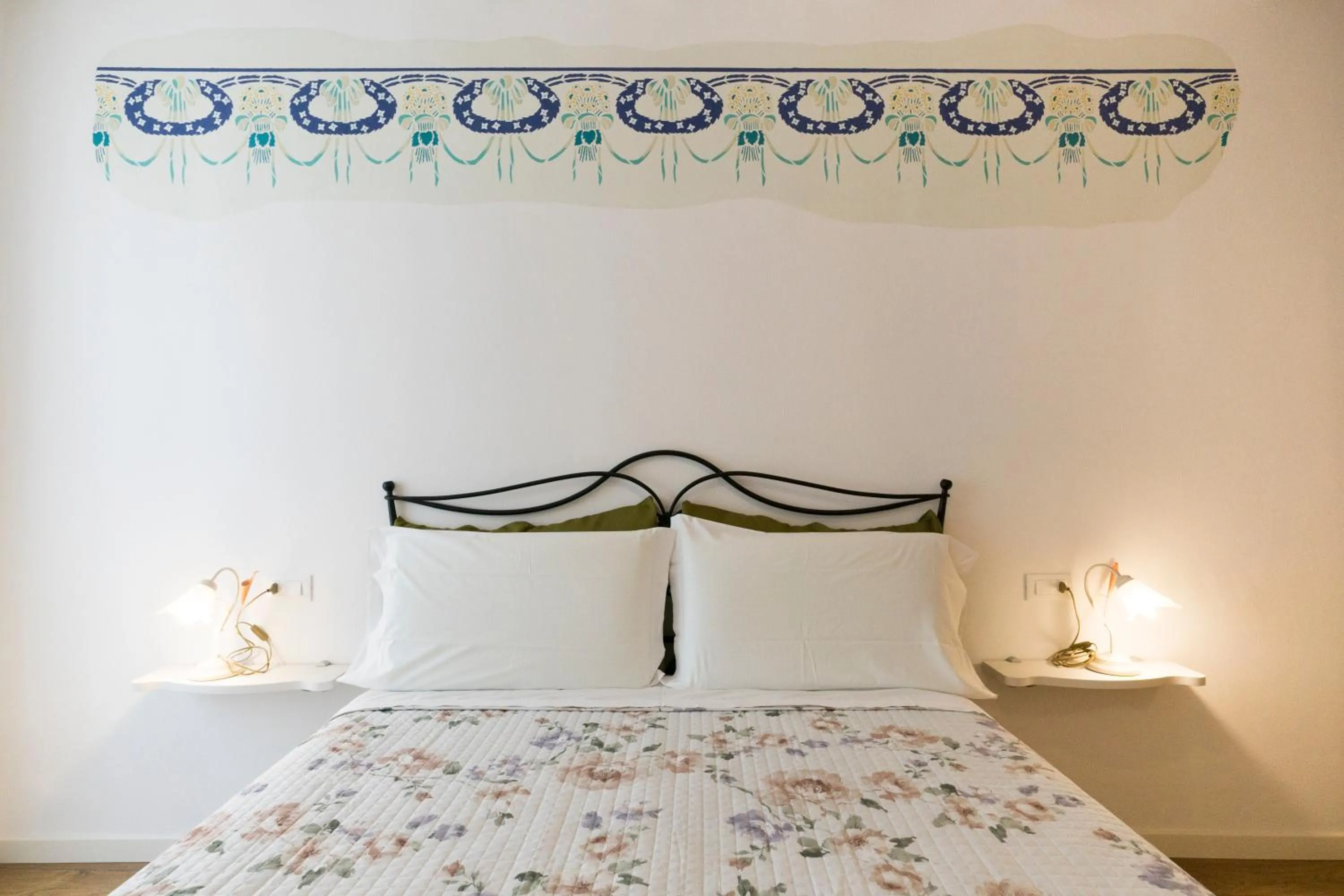 Decorative detail, Bed in San Giorgio