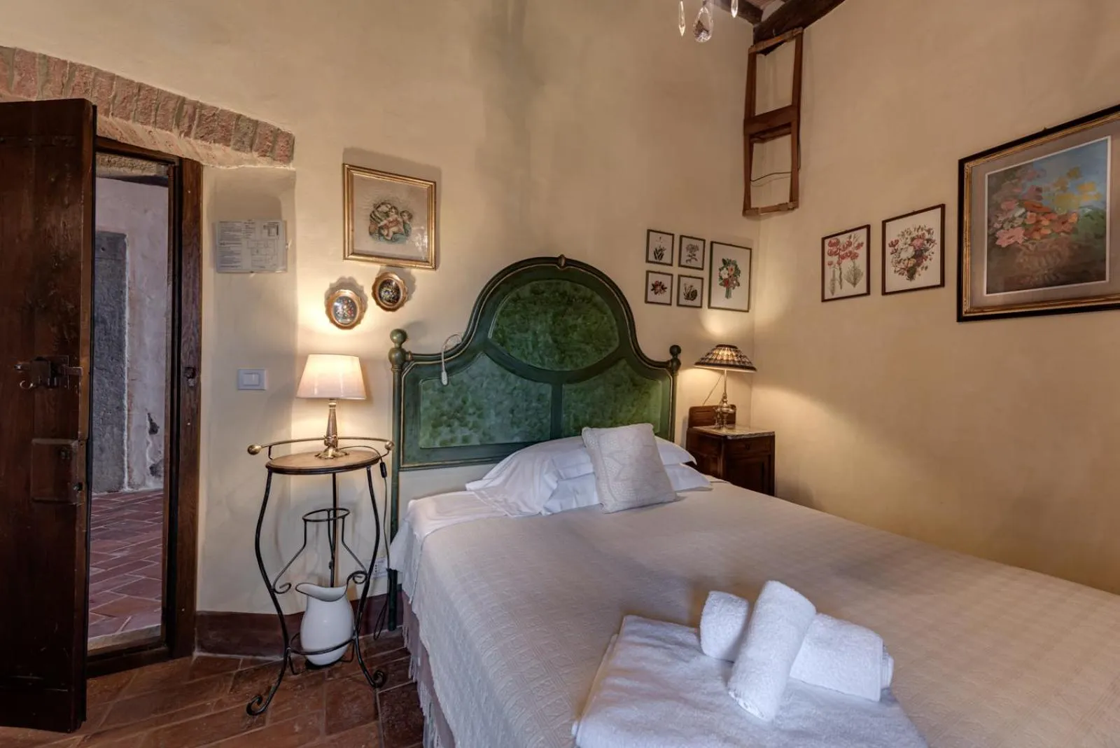 Photo of the whole room, Bed in Convento San Bartolomeo - Piscina Esterna Riscaldata