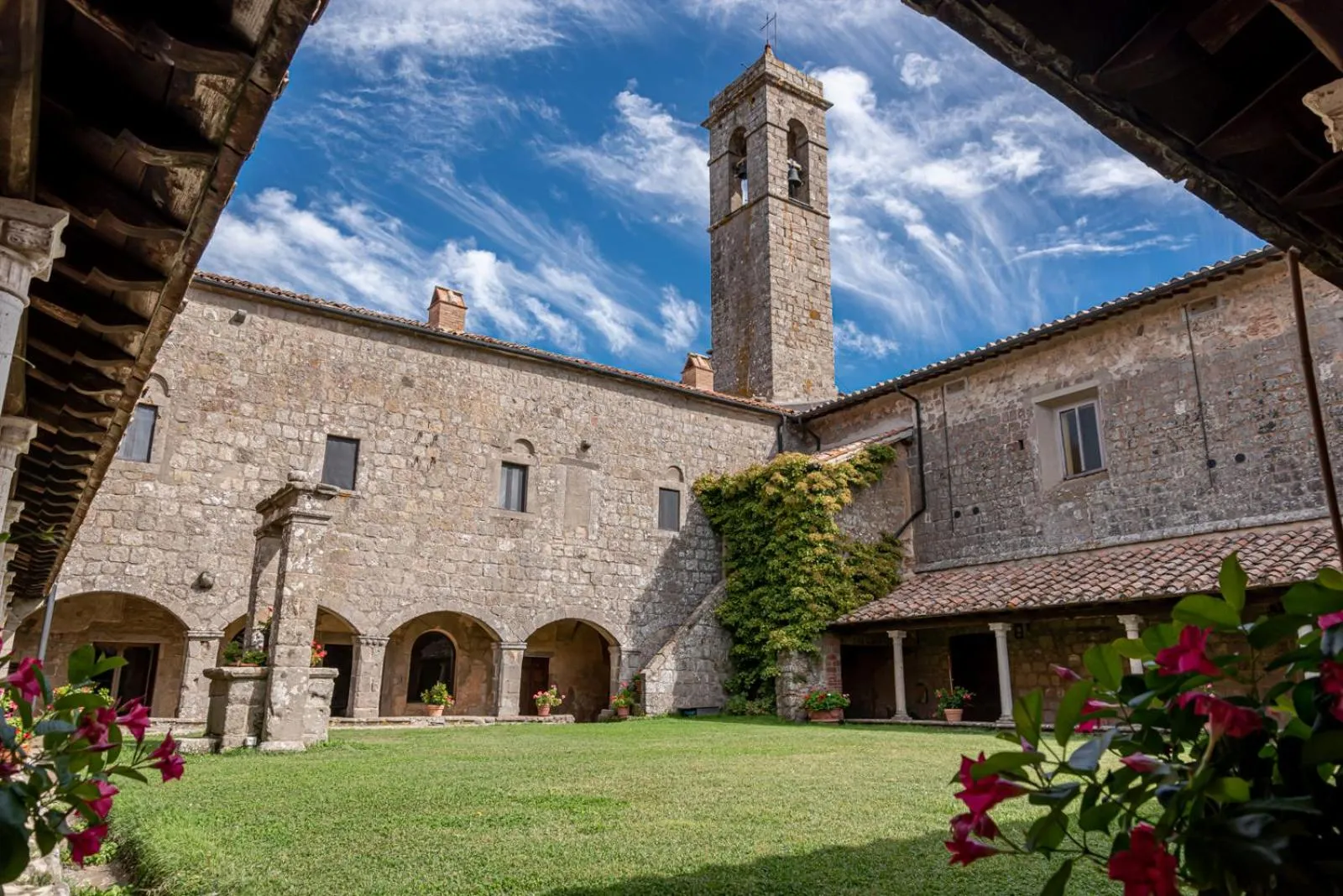 Facade/entrance in Convento San Bartolomeo - Piscina Esterna Riscaldata