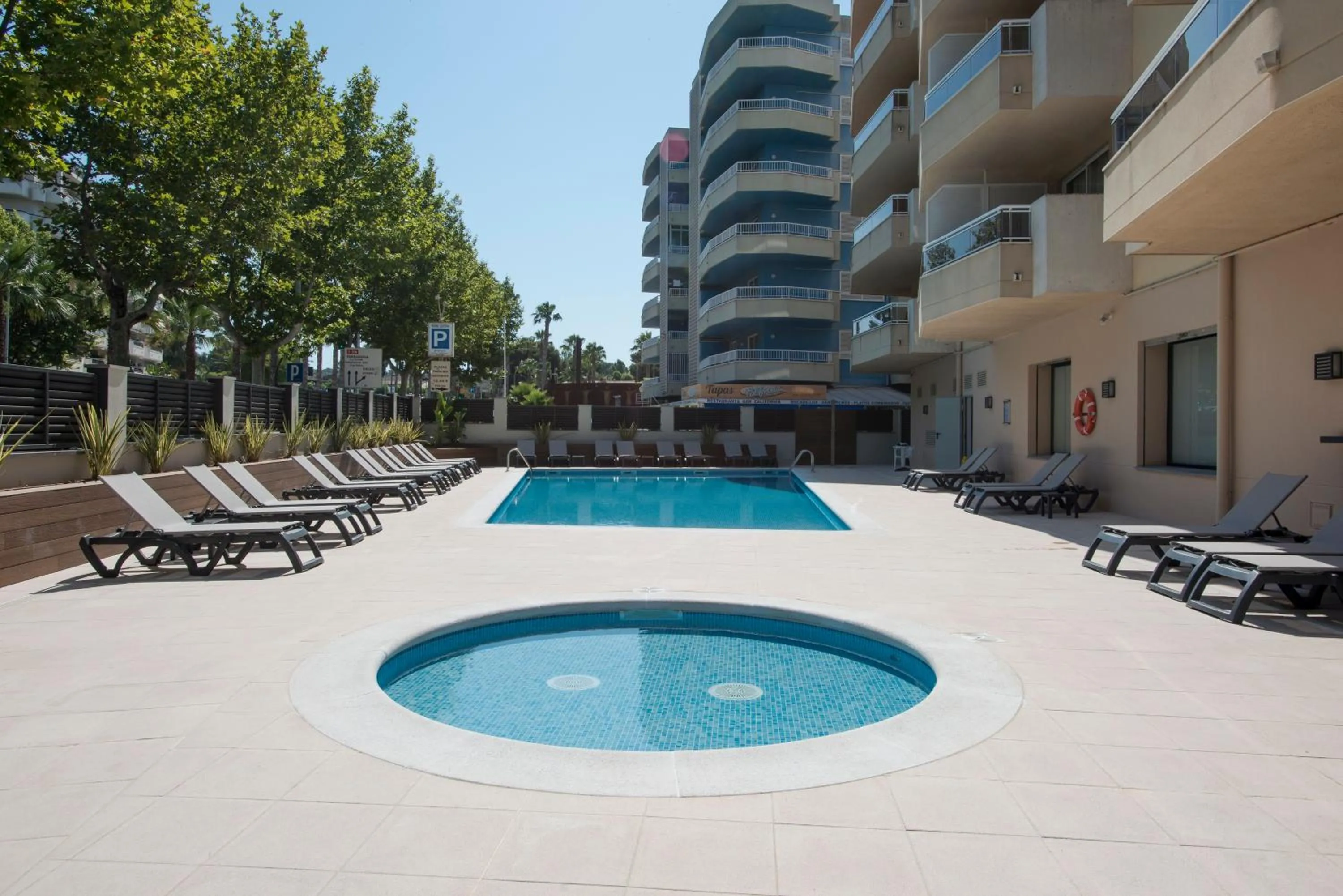 Aparthotel California