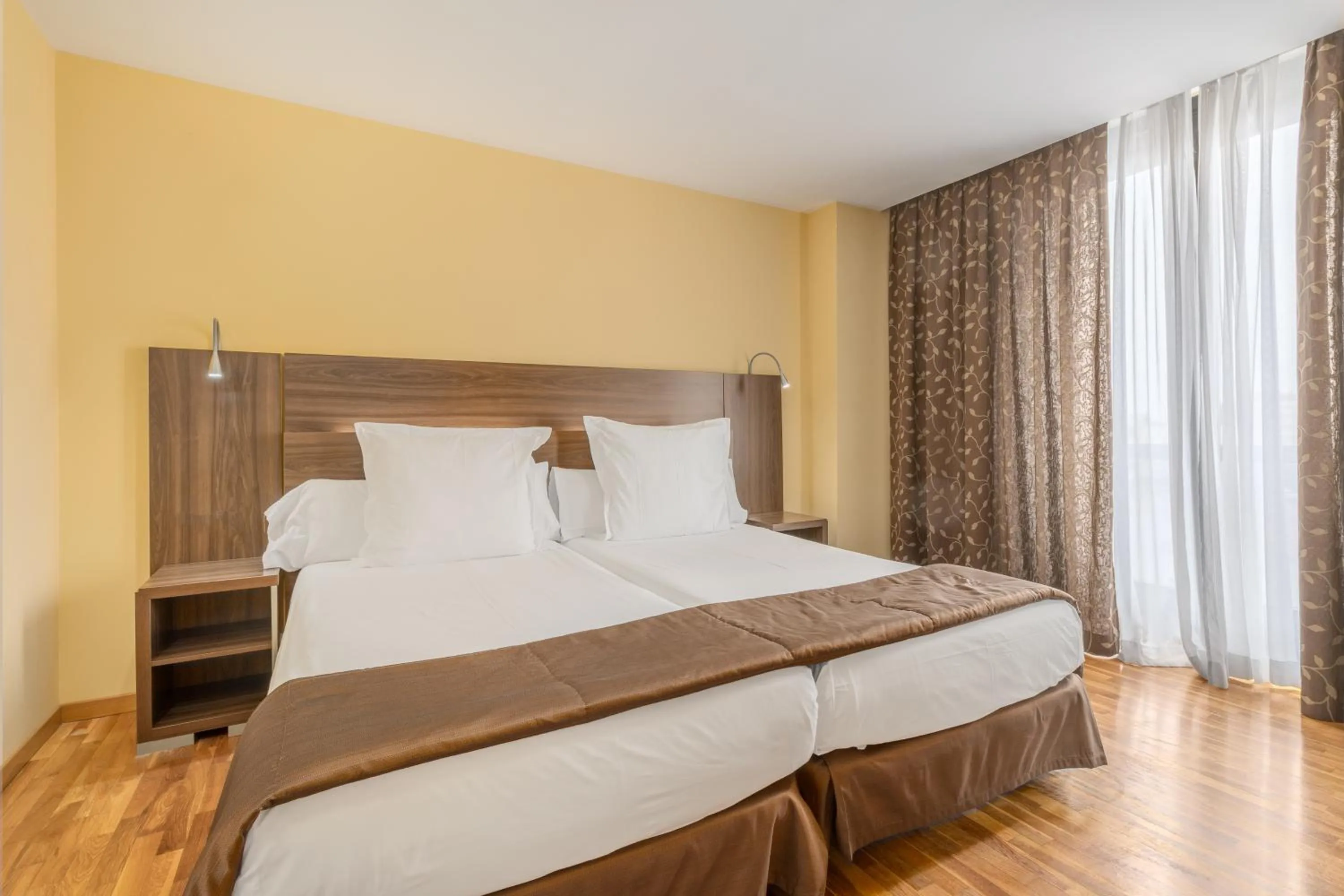 Photo of the whole room, Bed in Exe Doña Carlota