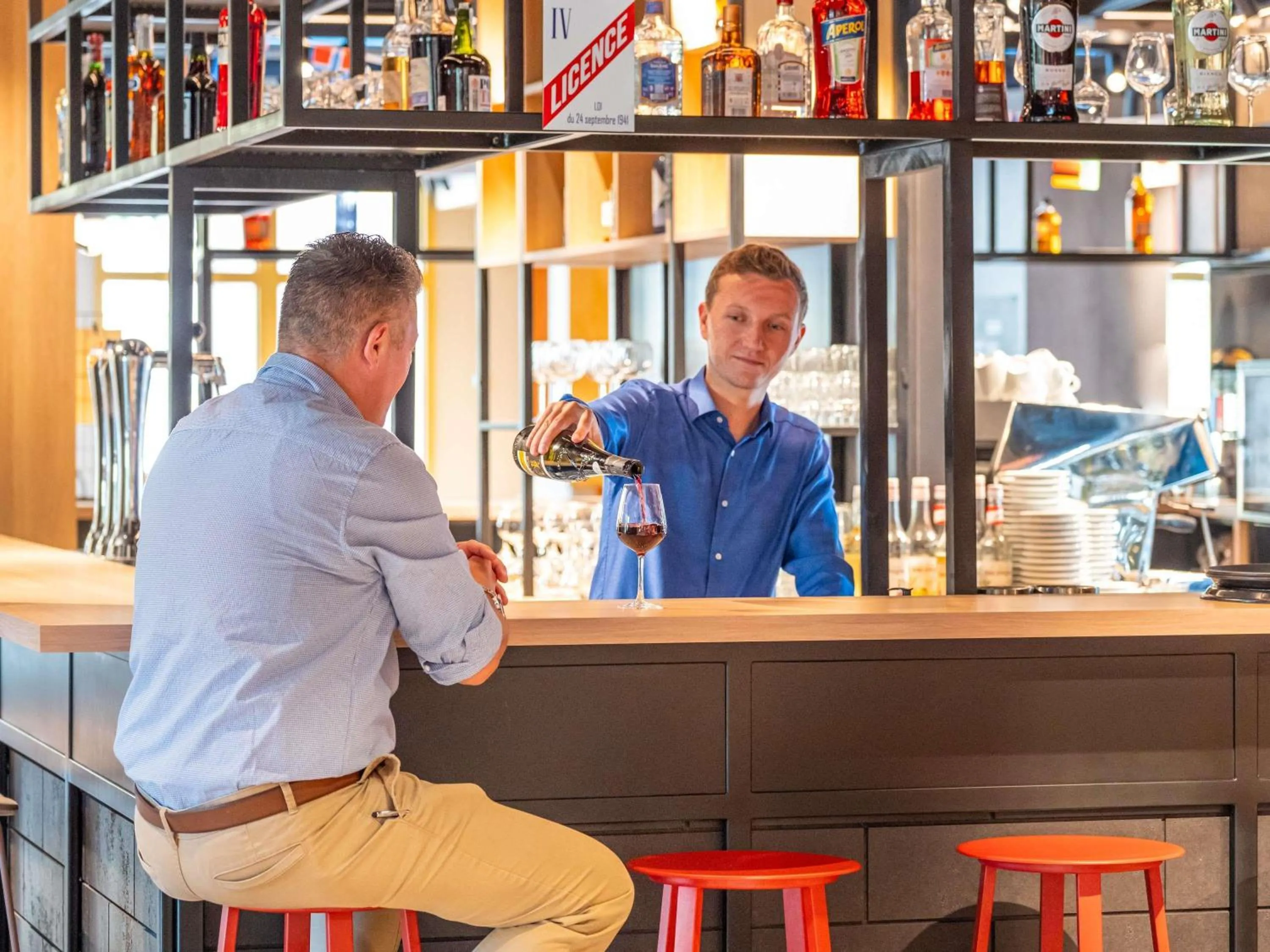 Lounge or bar in ibis Nantes Treillières