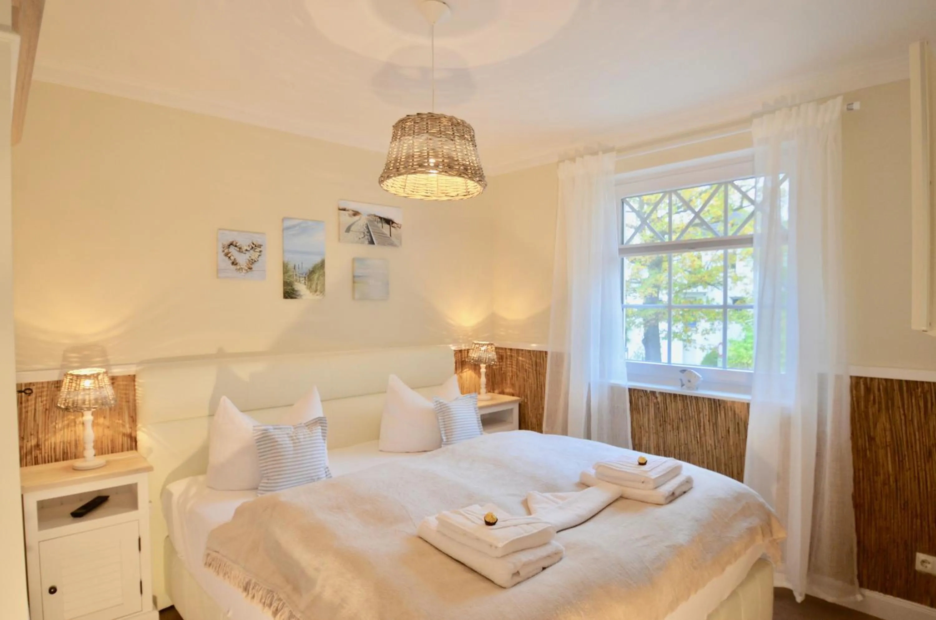 Bedroom, Bed in Villa Strandblick 8