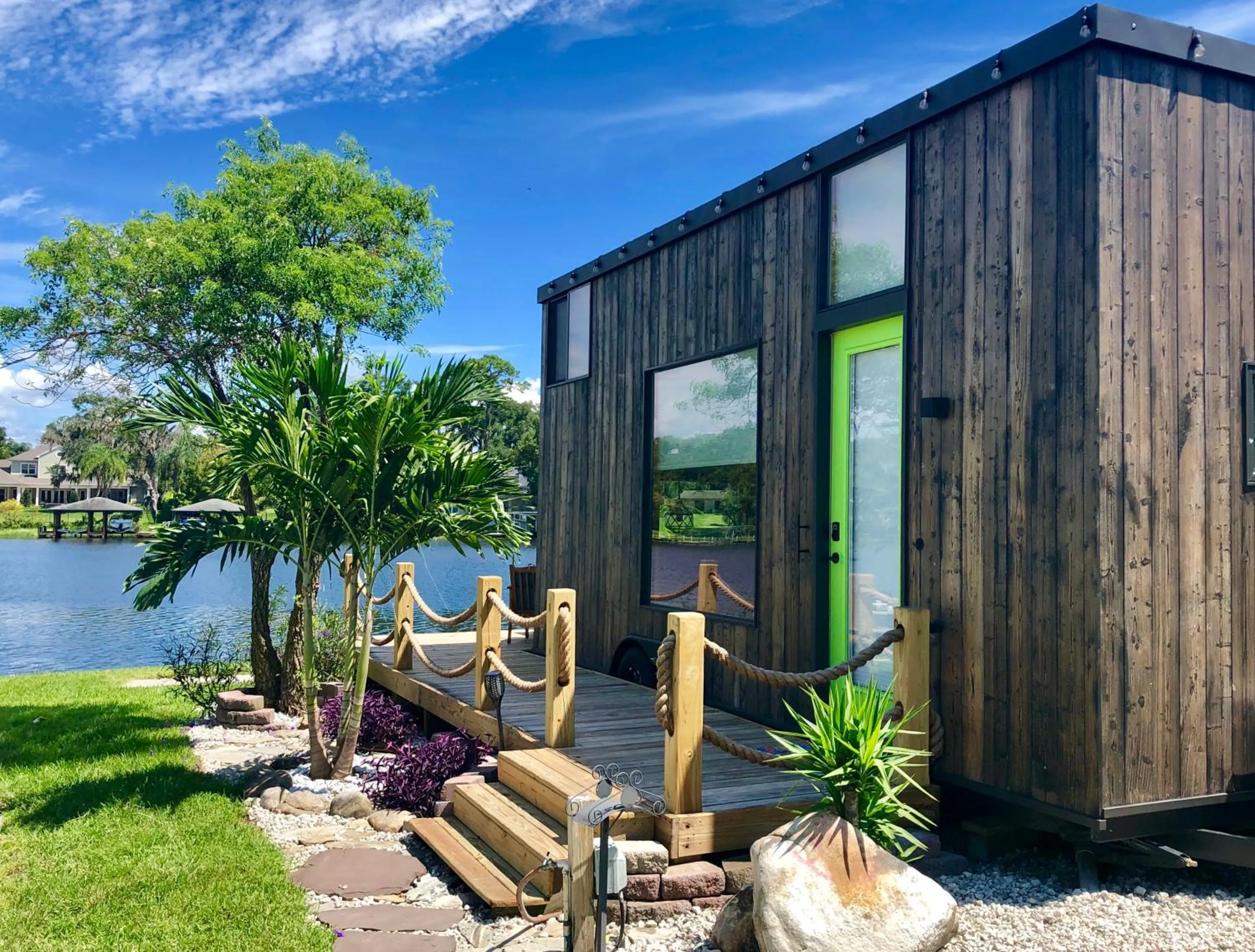 Holiday Home in Orlando Lakefront Tiny Houses