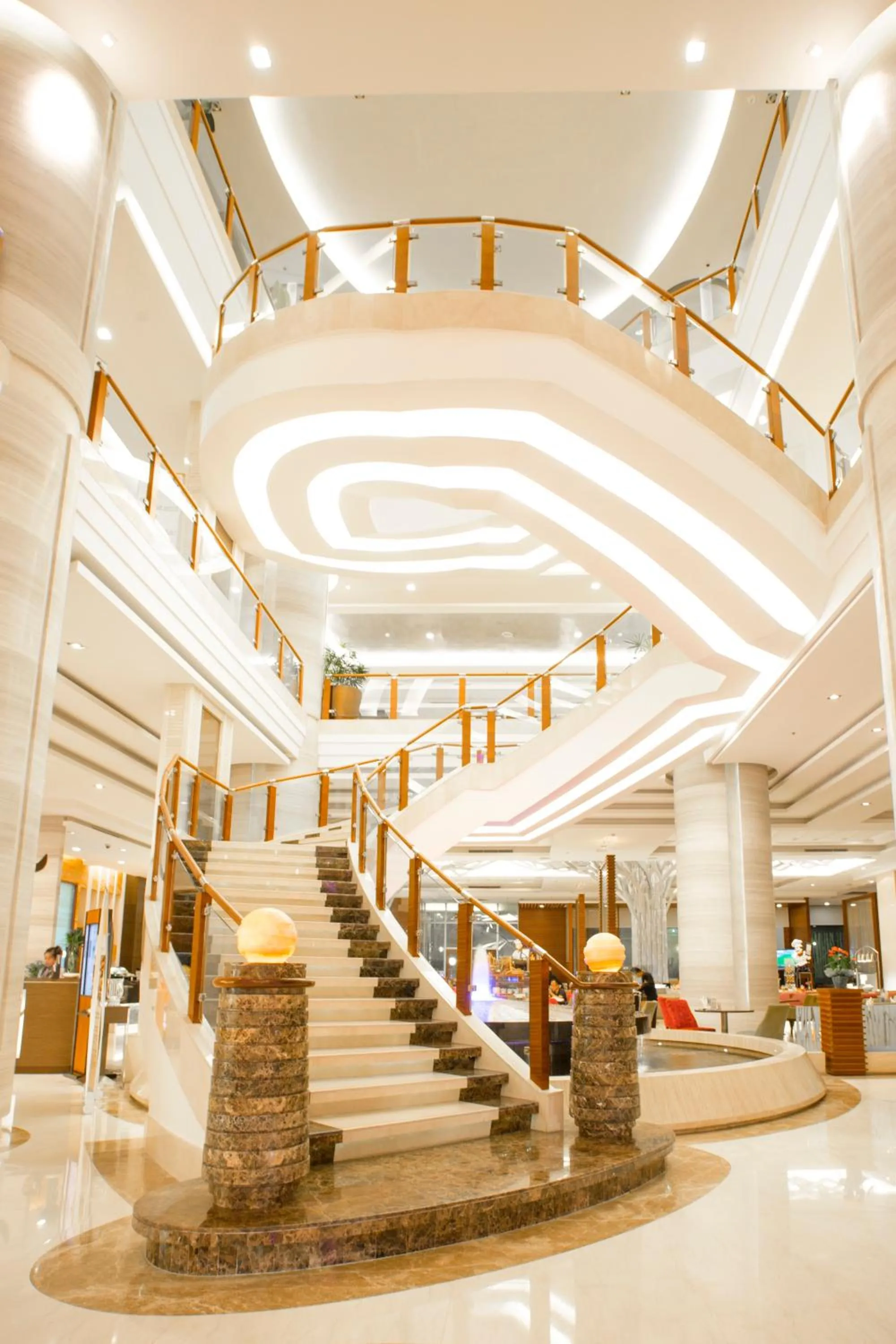 Lobby or reception in The Grand Fourwings Convention Hotel Bangkok