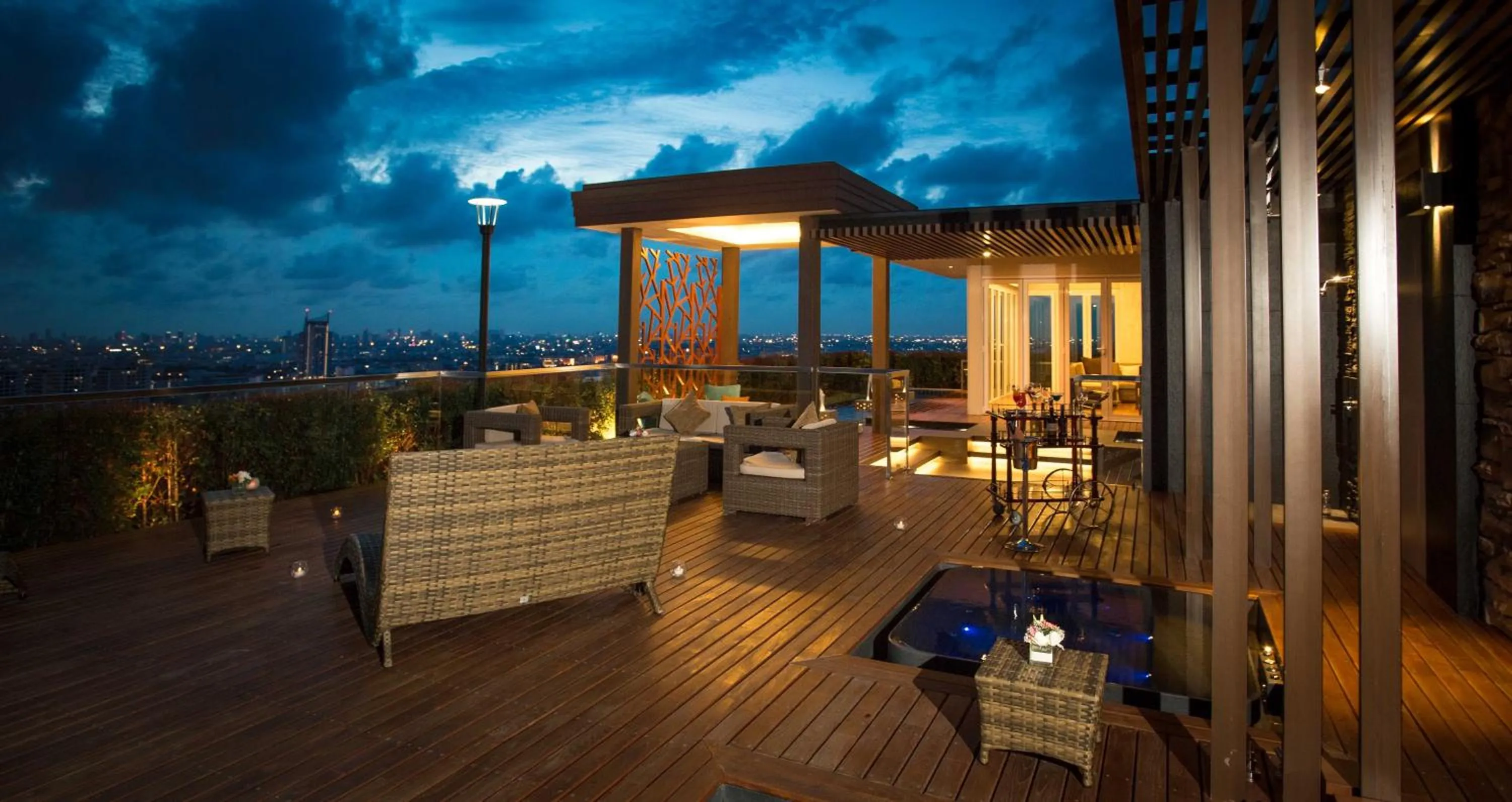 Balcony/Terrace in The Grand Fourwings Convention Hotel Bangkok