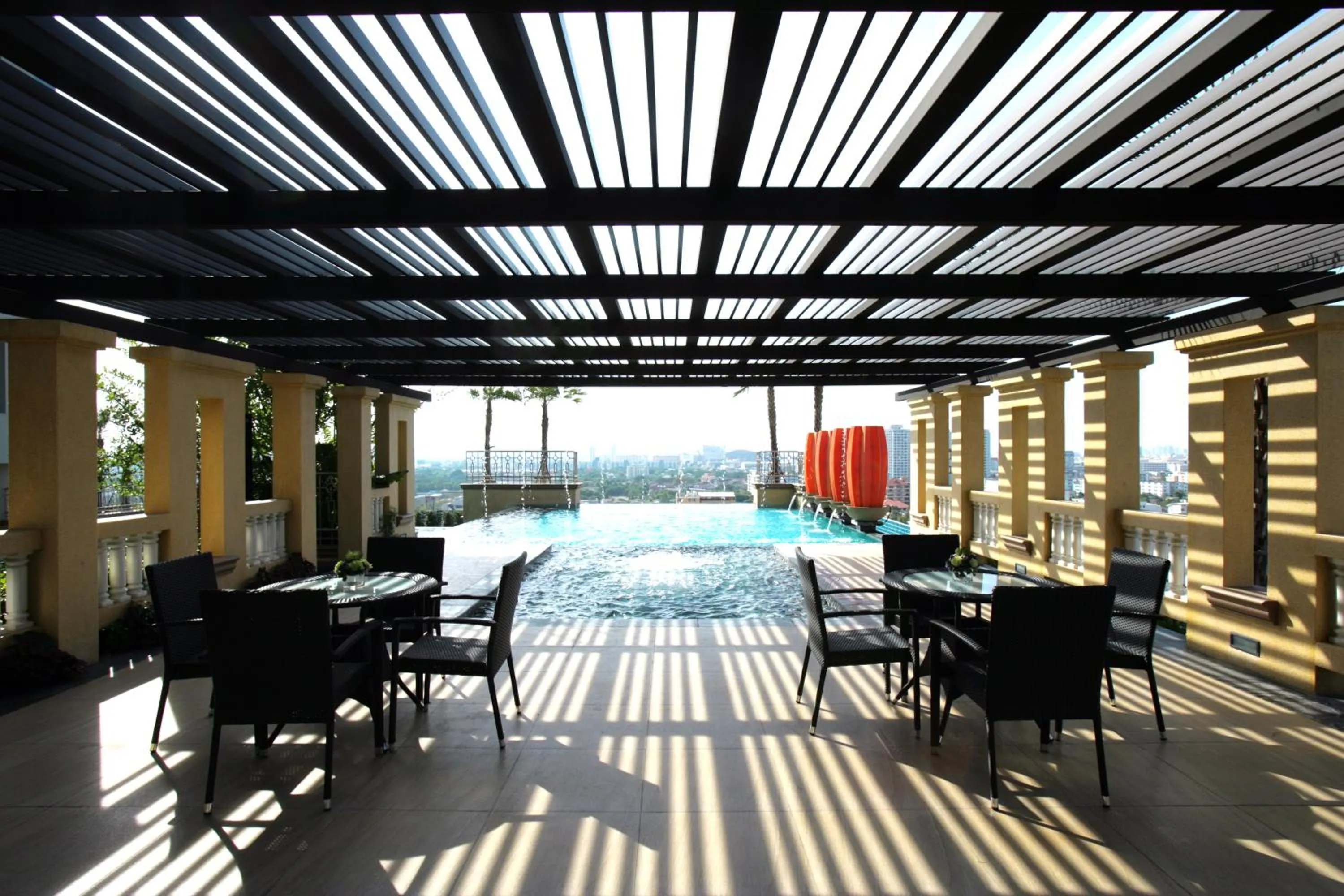 Swimming pool in The Grand Fourwings Convention Hotel Bangkok