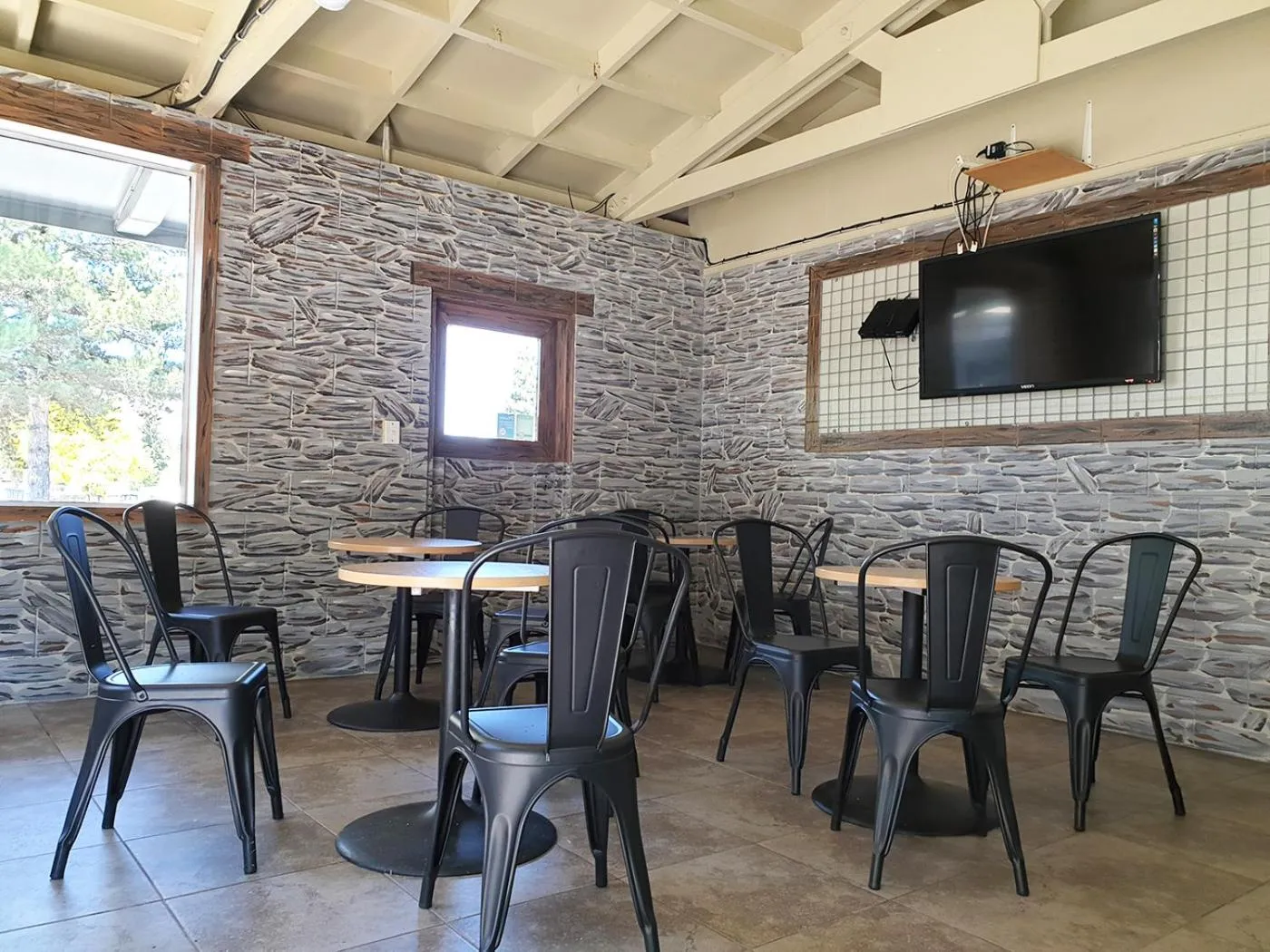 Communal lounge/ TV room in Lake Ruataniwha Holiday Park