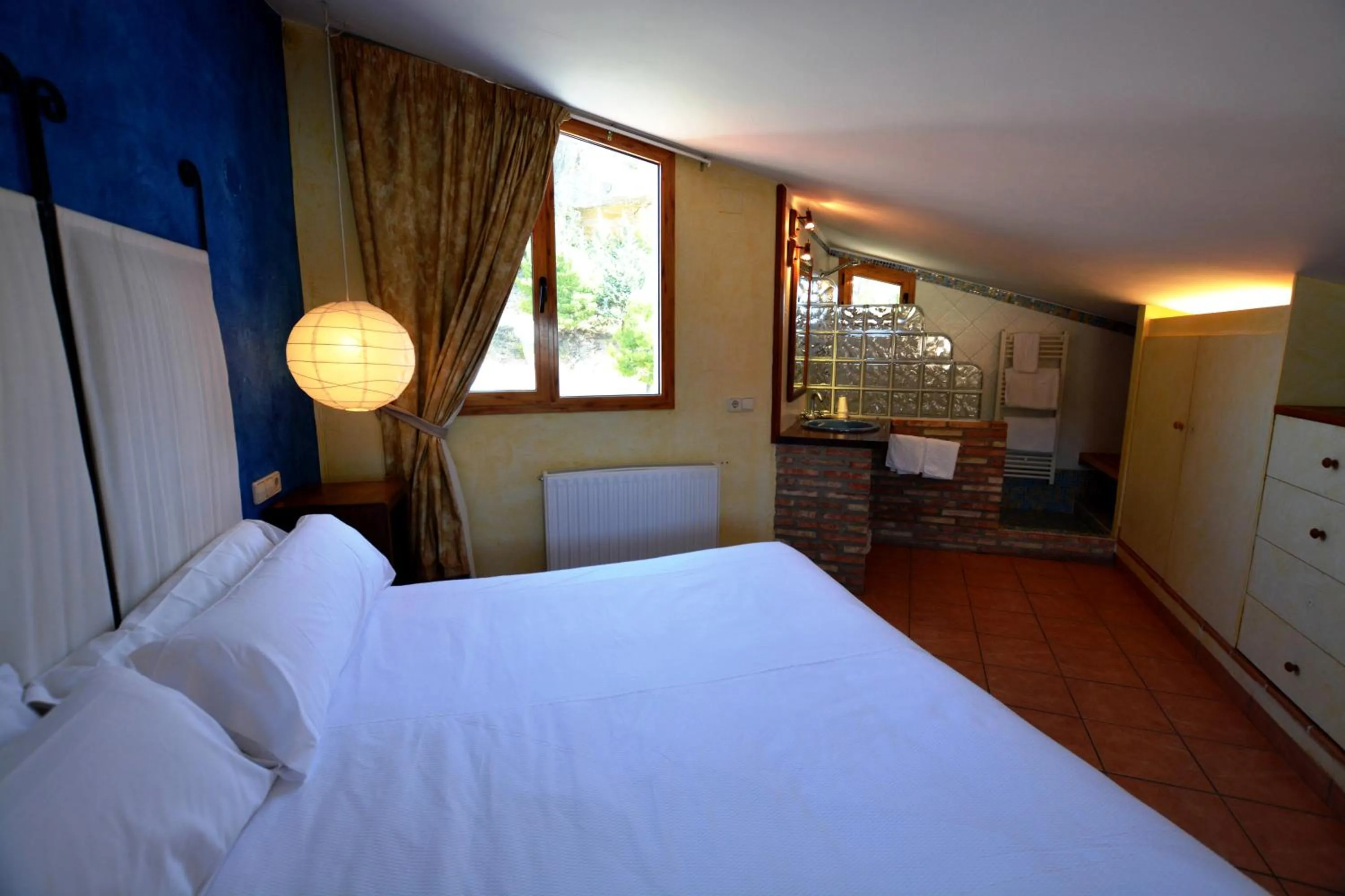 Shower, Bed in Hotel Posada Guadalupe