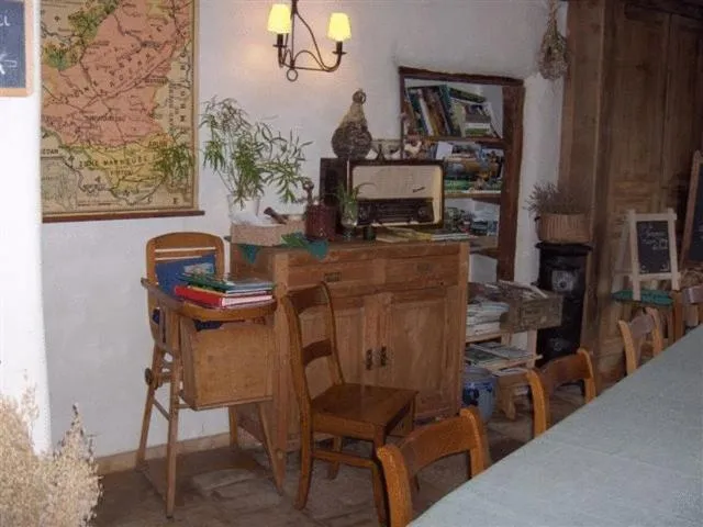 Library in B&B Le Clos de la Fontaine