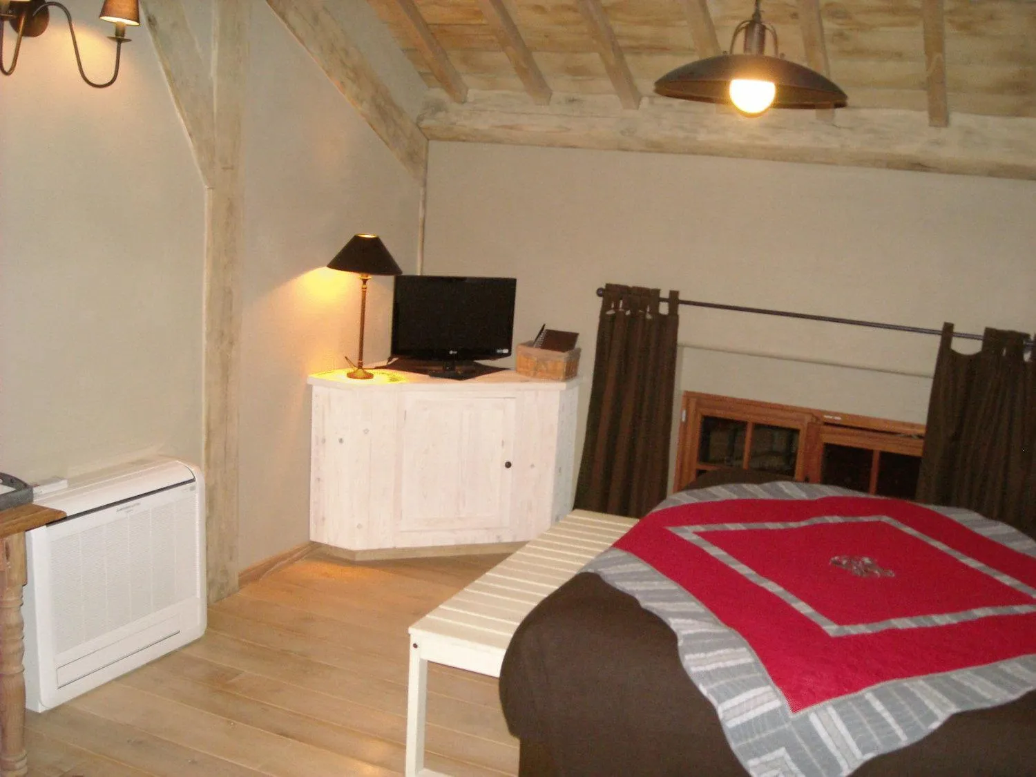 Decorative detail, Bed in B&B Le Clos de la Fontaine