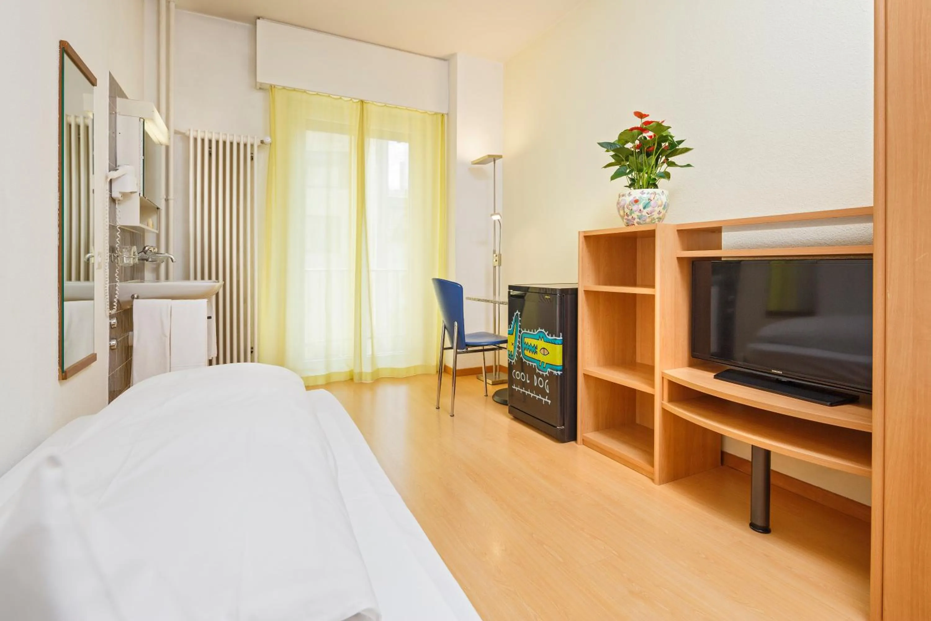 Photo of the whole room, Bed in Residence zum Löwen